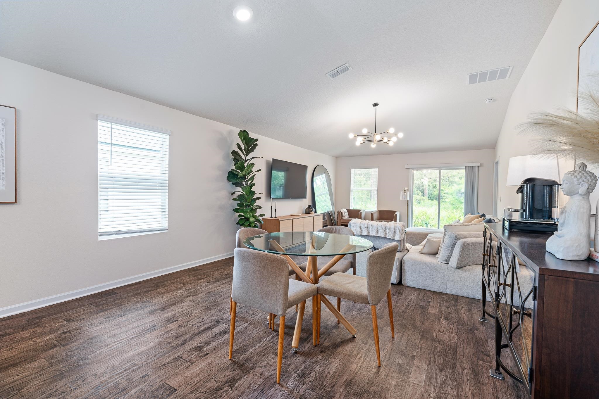 Image 10 of 48 For 147 Logrono Court