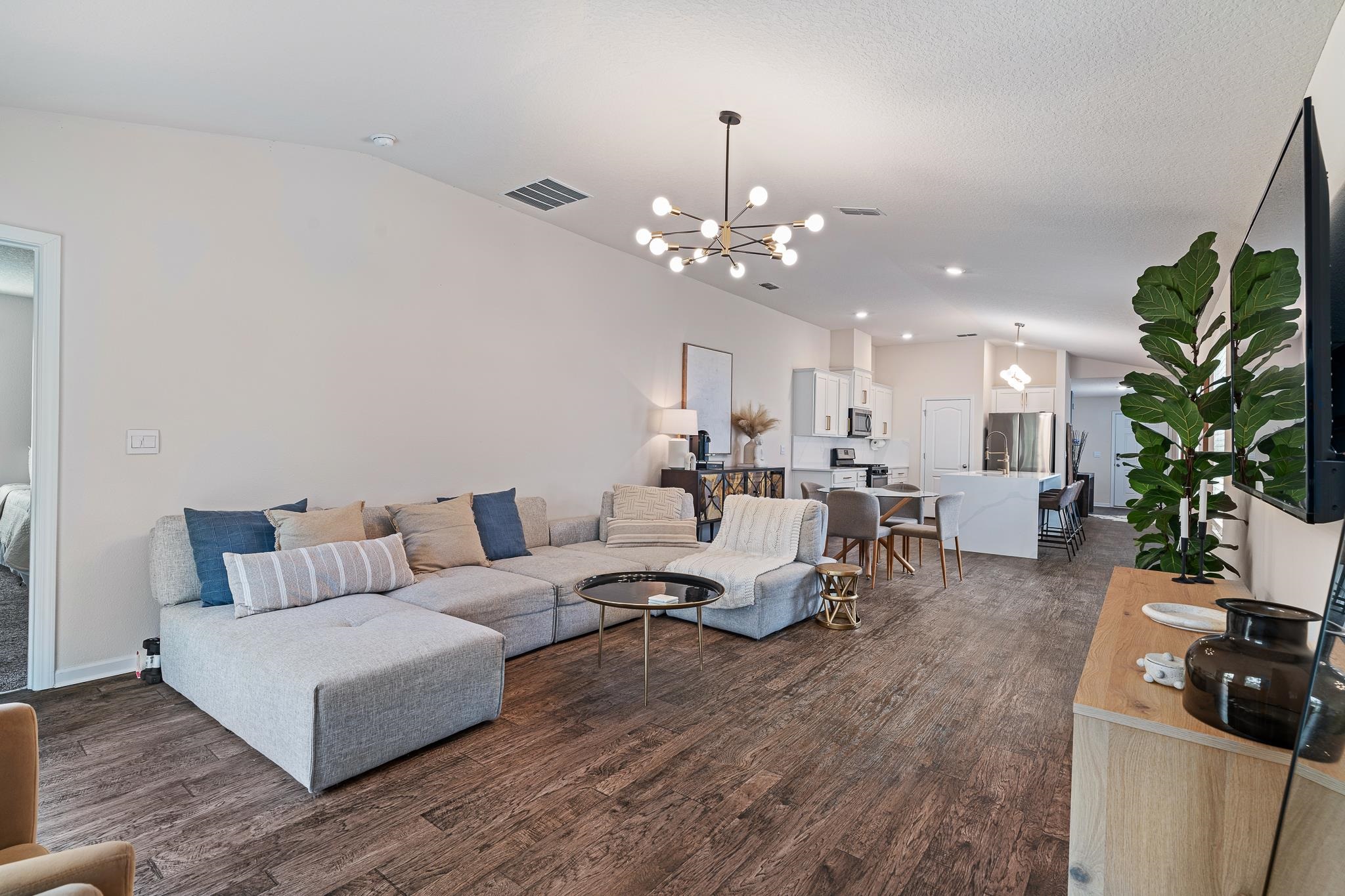 Image 15 of 48 For 147 Logrono Court
