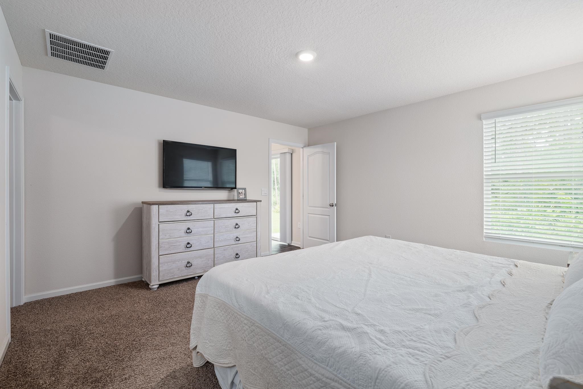 Image 18 of 48 For 147 Logrono Court