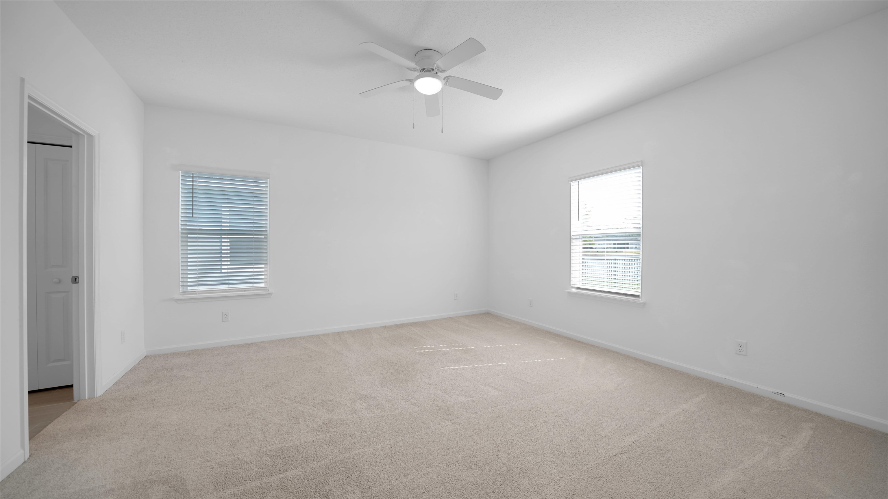 Image 17 of 40 For 264 Lake Sinclair St