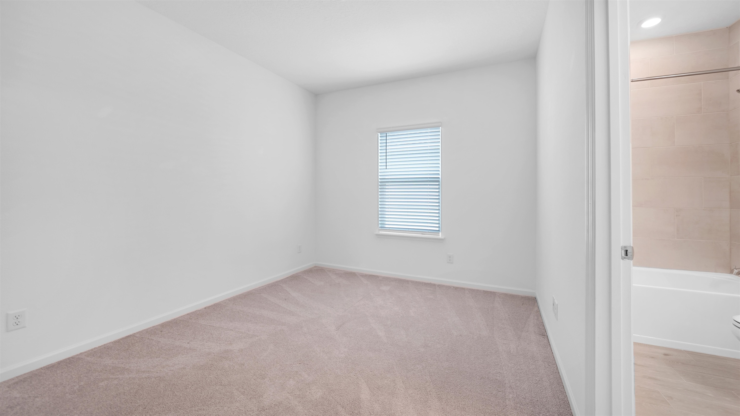 Image 28 of 40 For 264 Lake Sinclair St