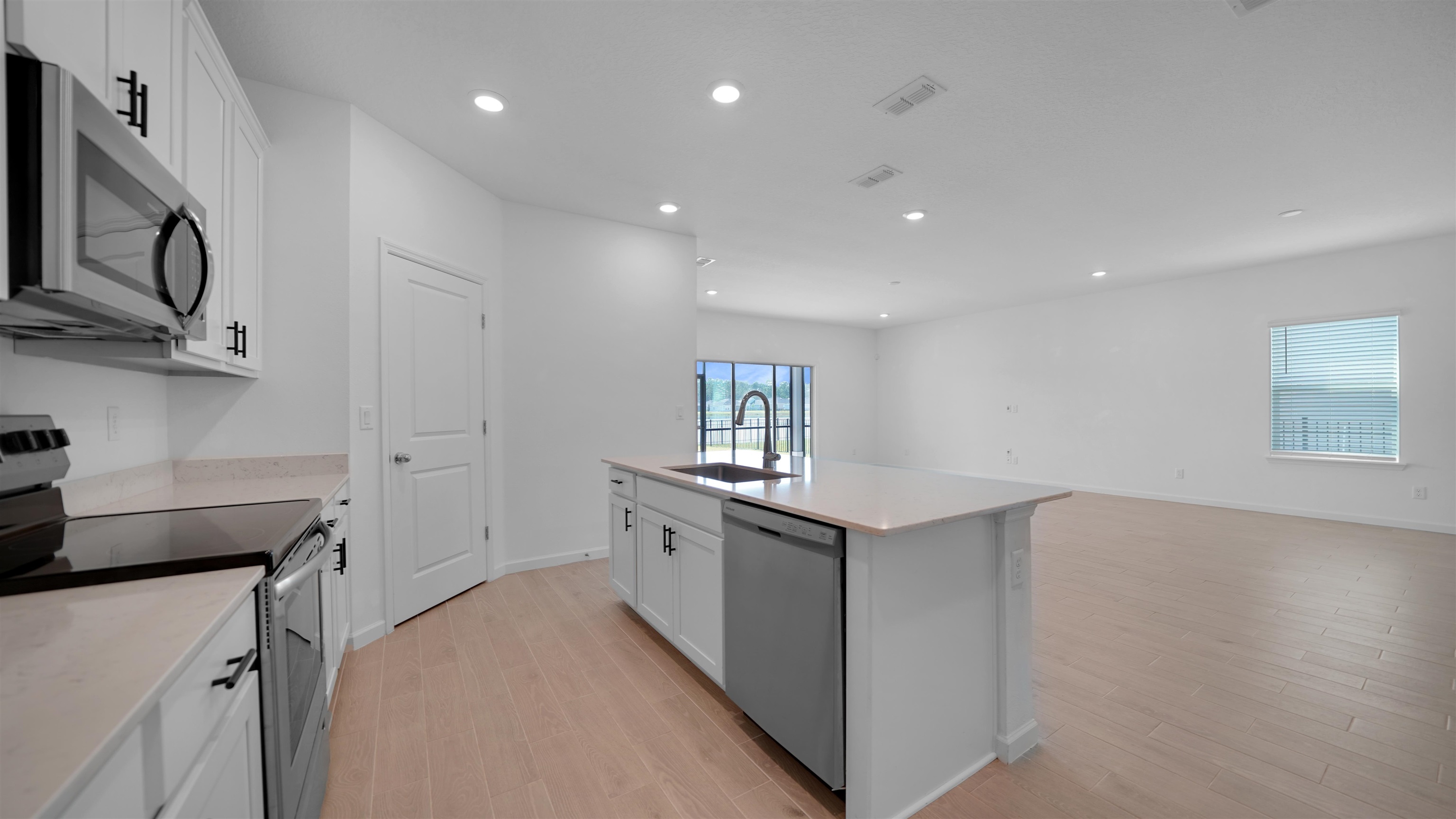 Image 9 of 40 For 264 Lake Sinclair St