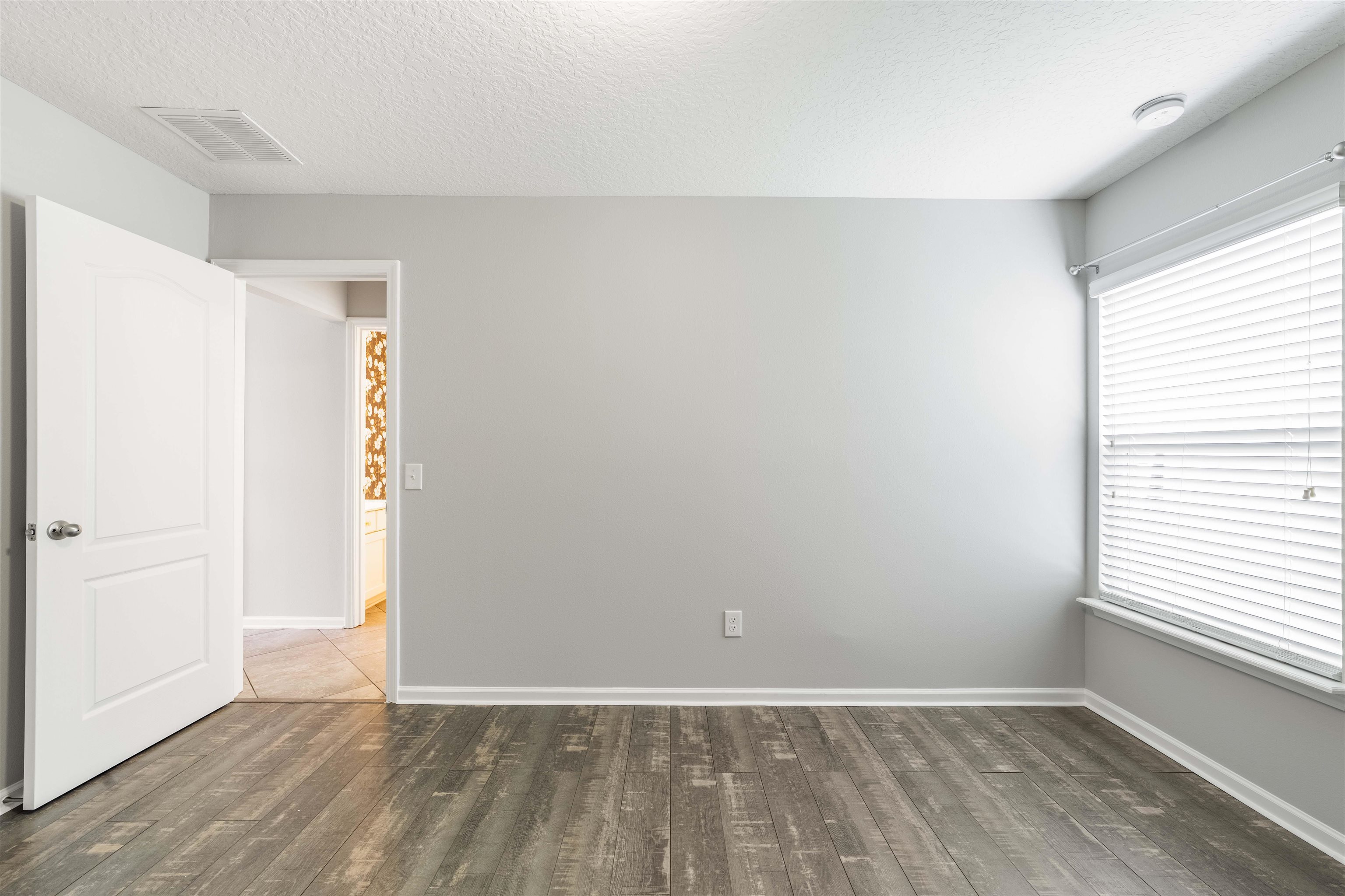 Image 22 of 57 For 498 Colorado Springs Way