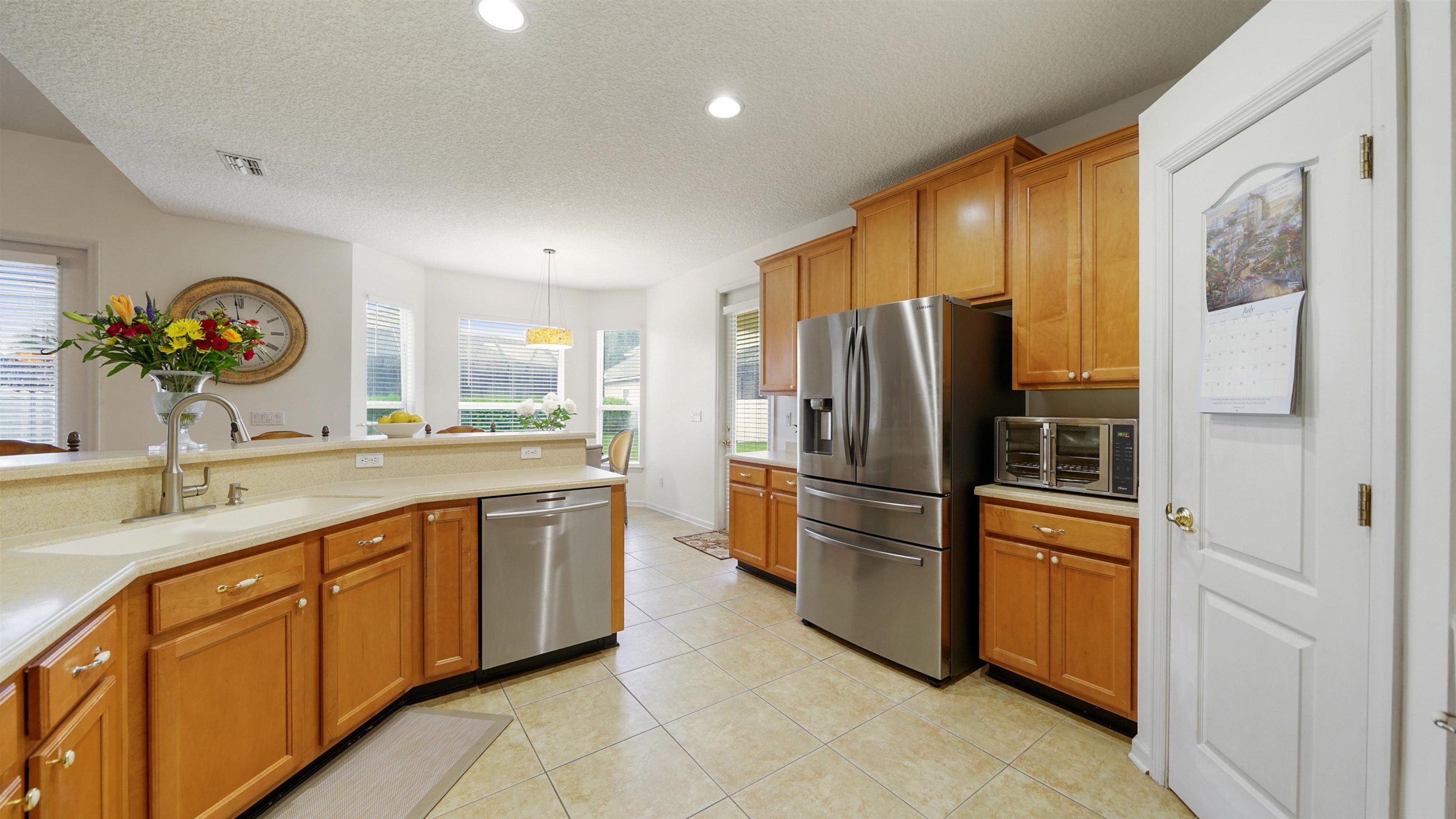 Image 17 of 50 For 13724 Shady Woods St