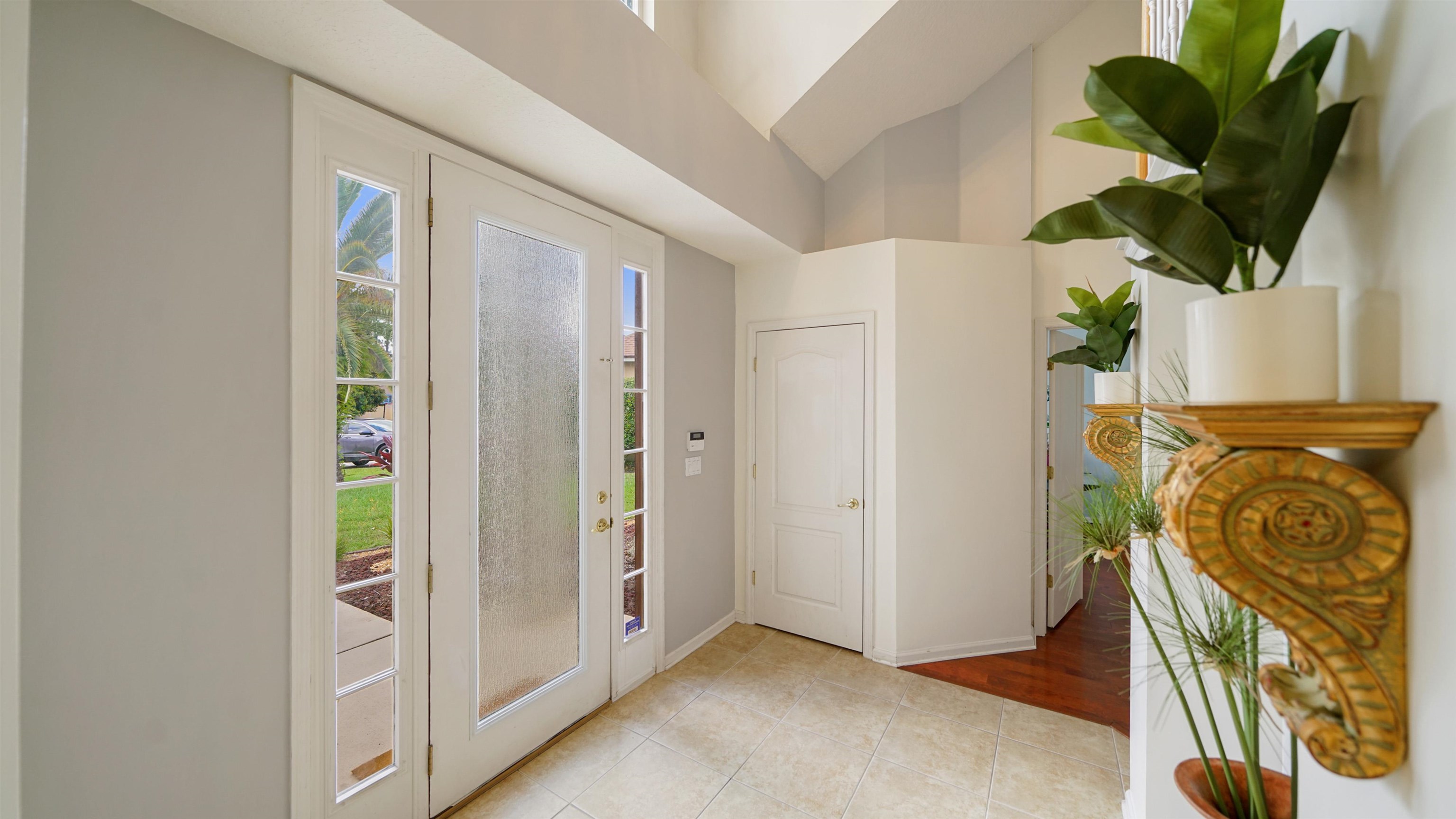 Image 4 of 50 For 13724 Shady Woods St