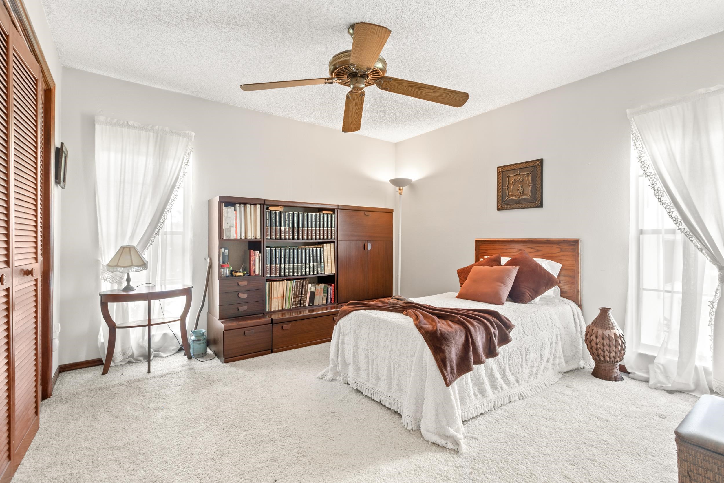 Image 24 of 48 For 725 Saco Ct  