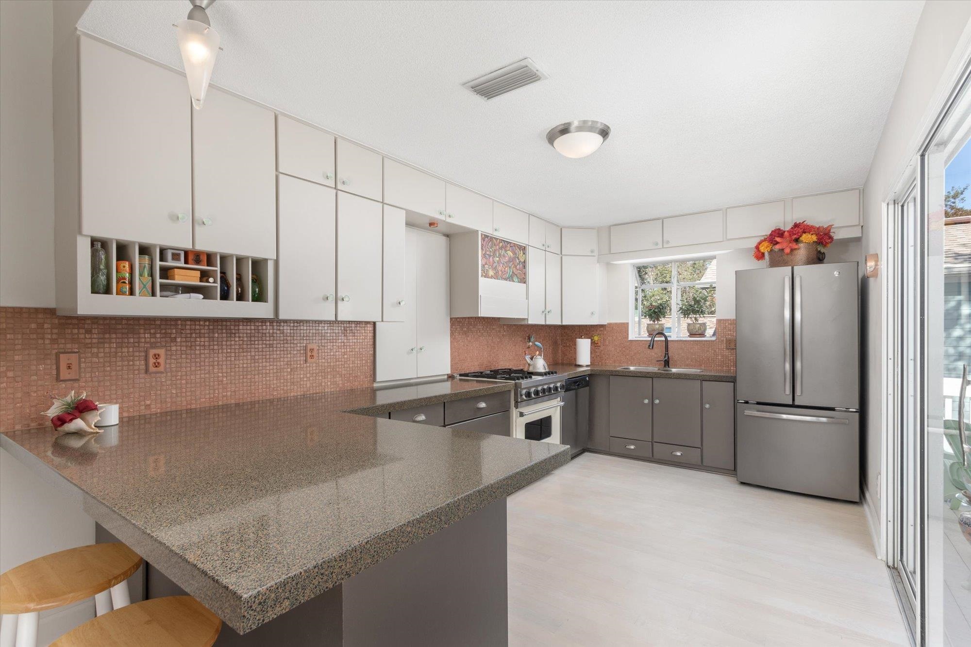 Image 10 of 48 For 1685 Santander Street
