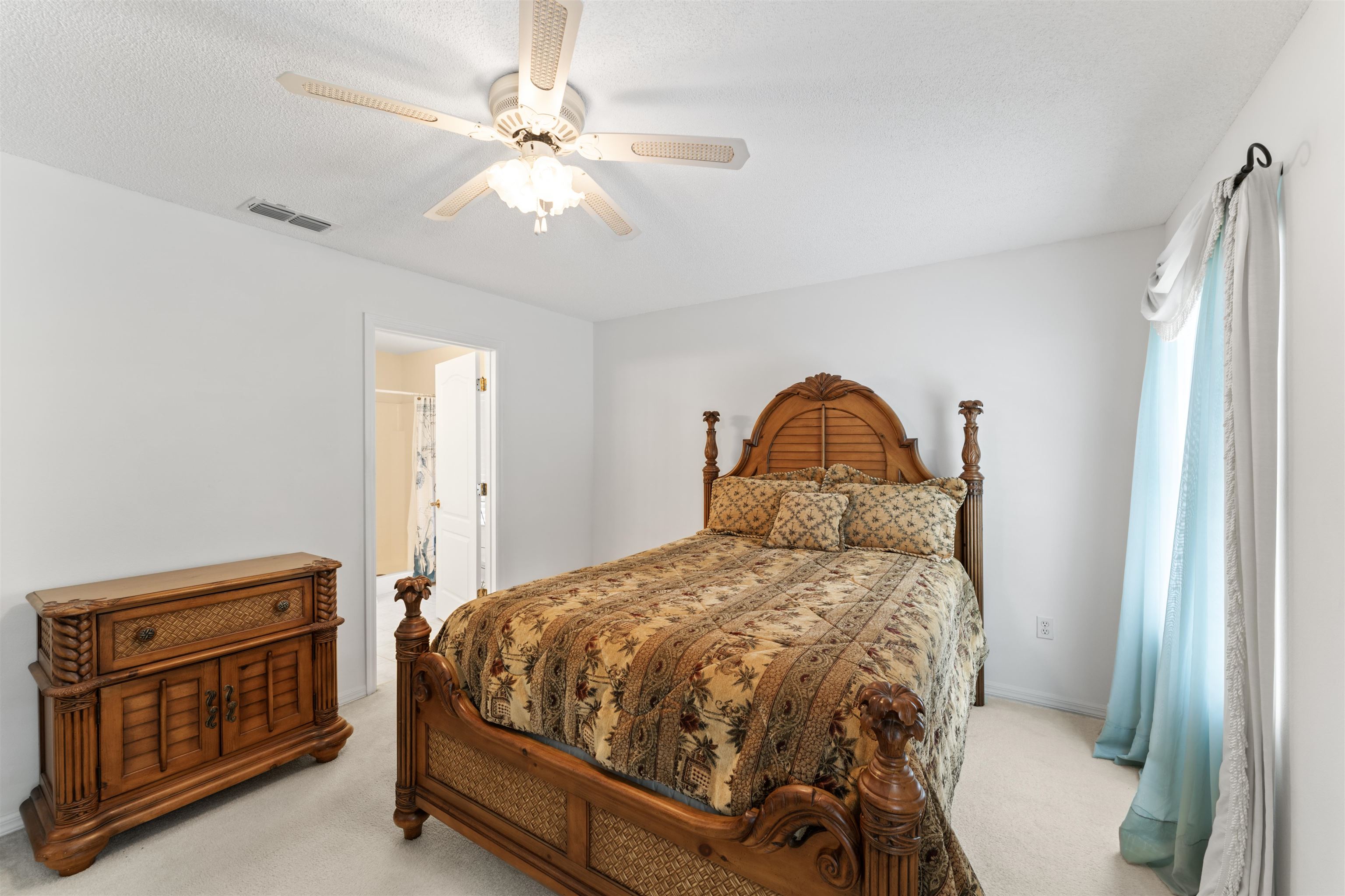 Image 13 of 21 For 23 Woodside Dr