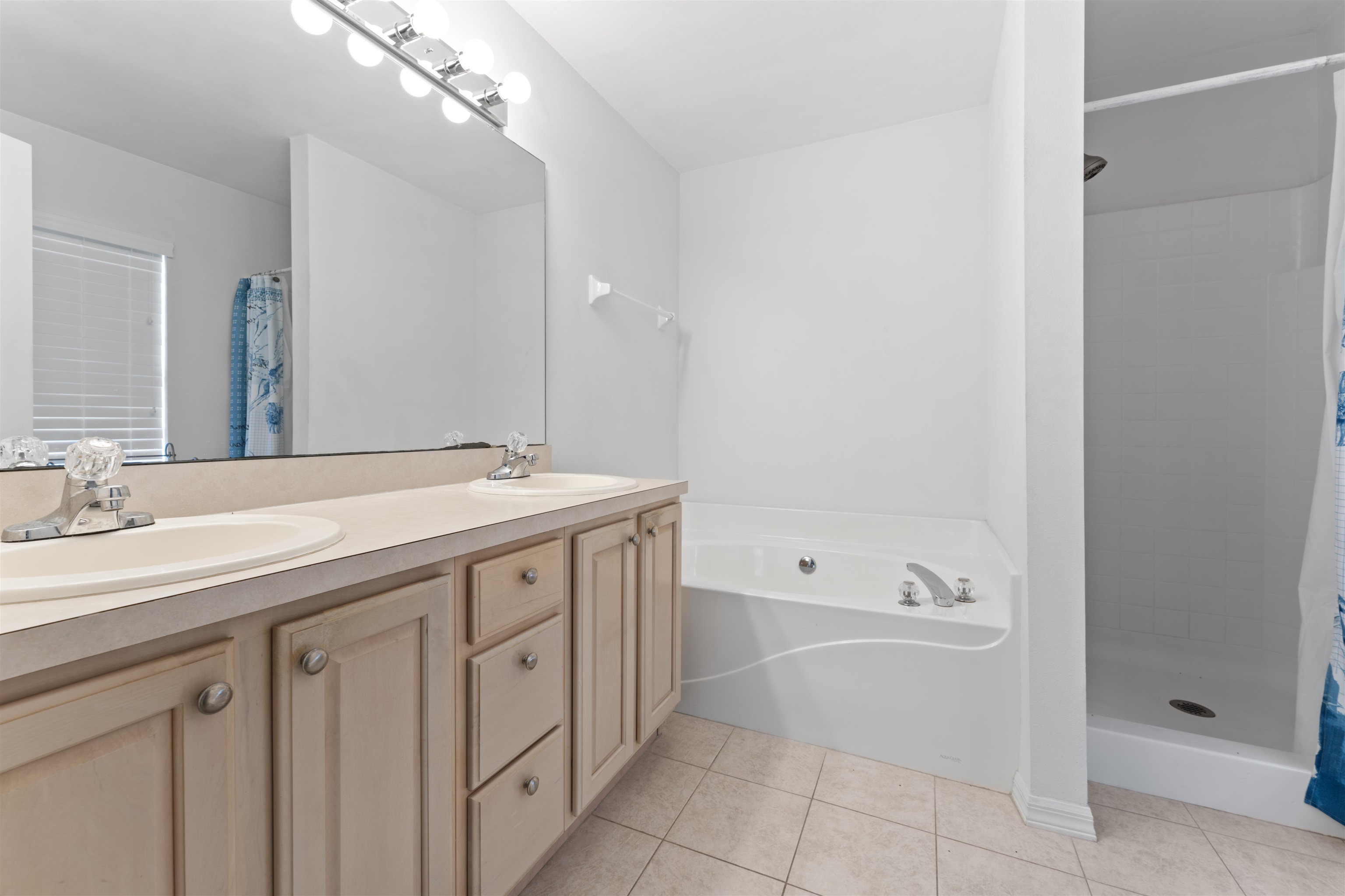 Image 14 of 21 For 23 Woodside Dr