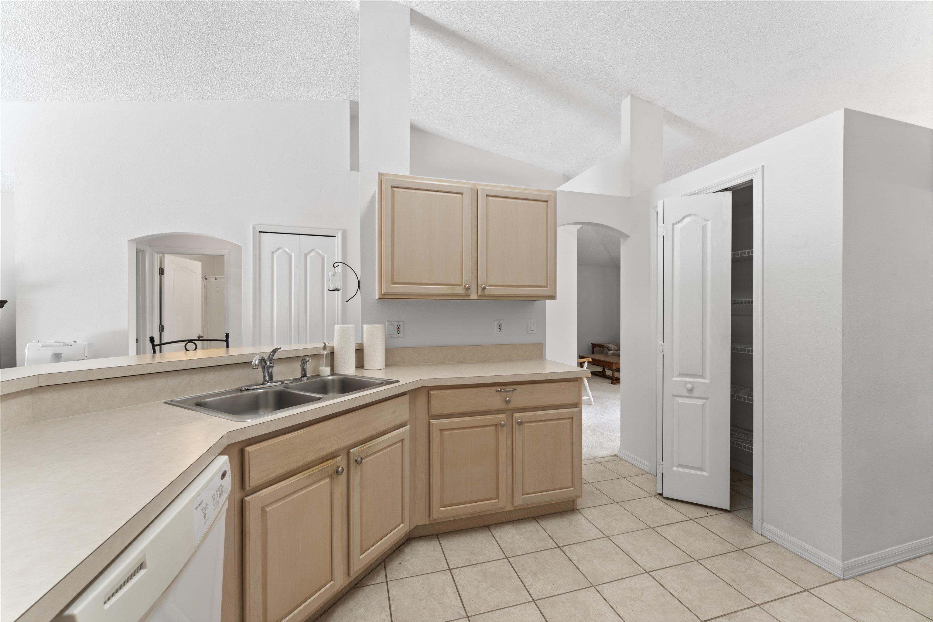 Image 6 of 21 For 23 Woodside Dr