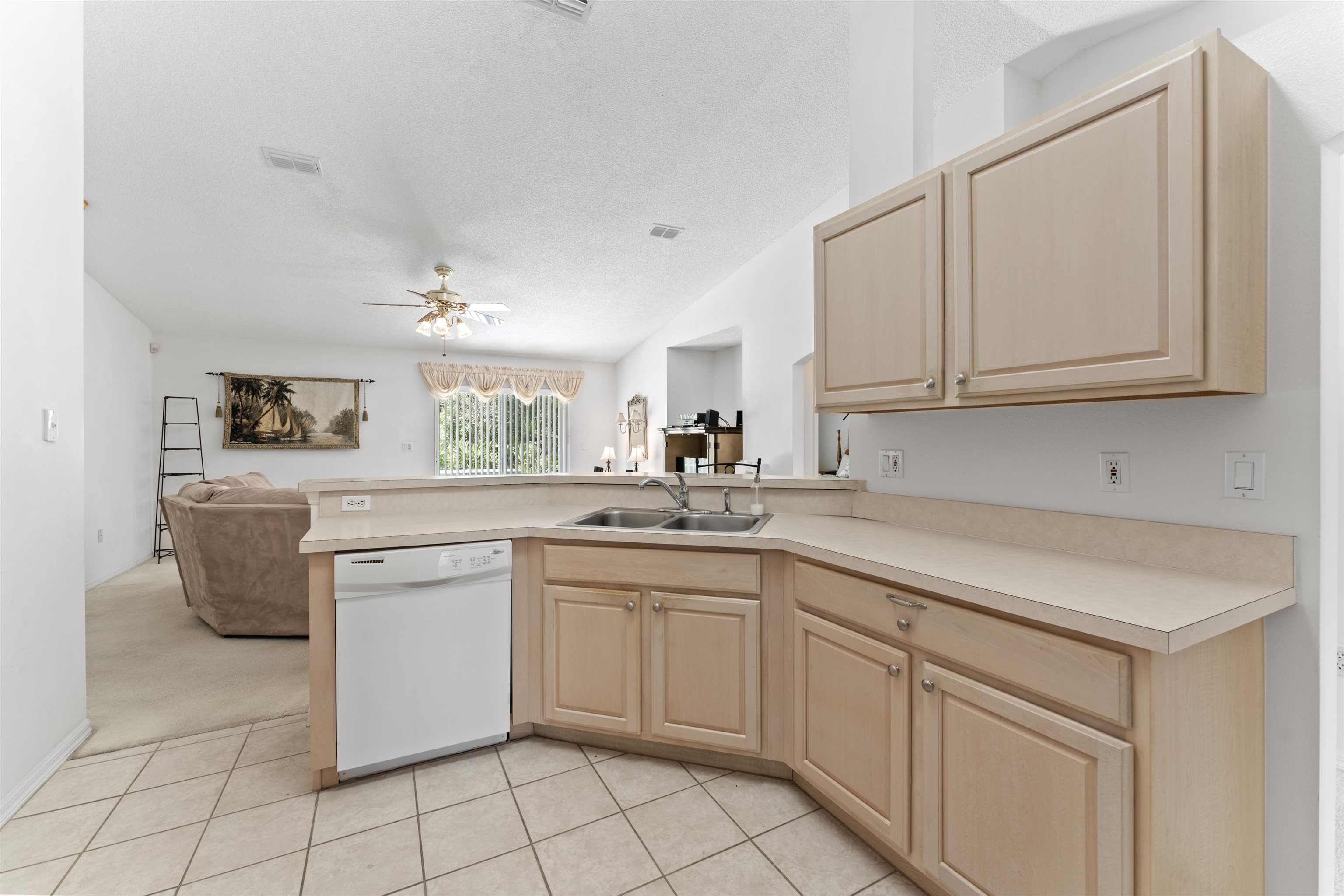 Image 7 of 21 For 23 Woodside Dr