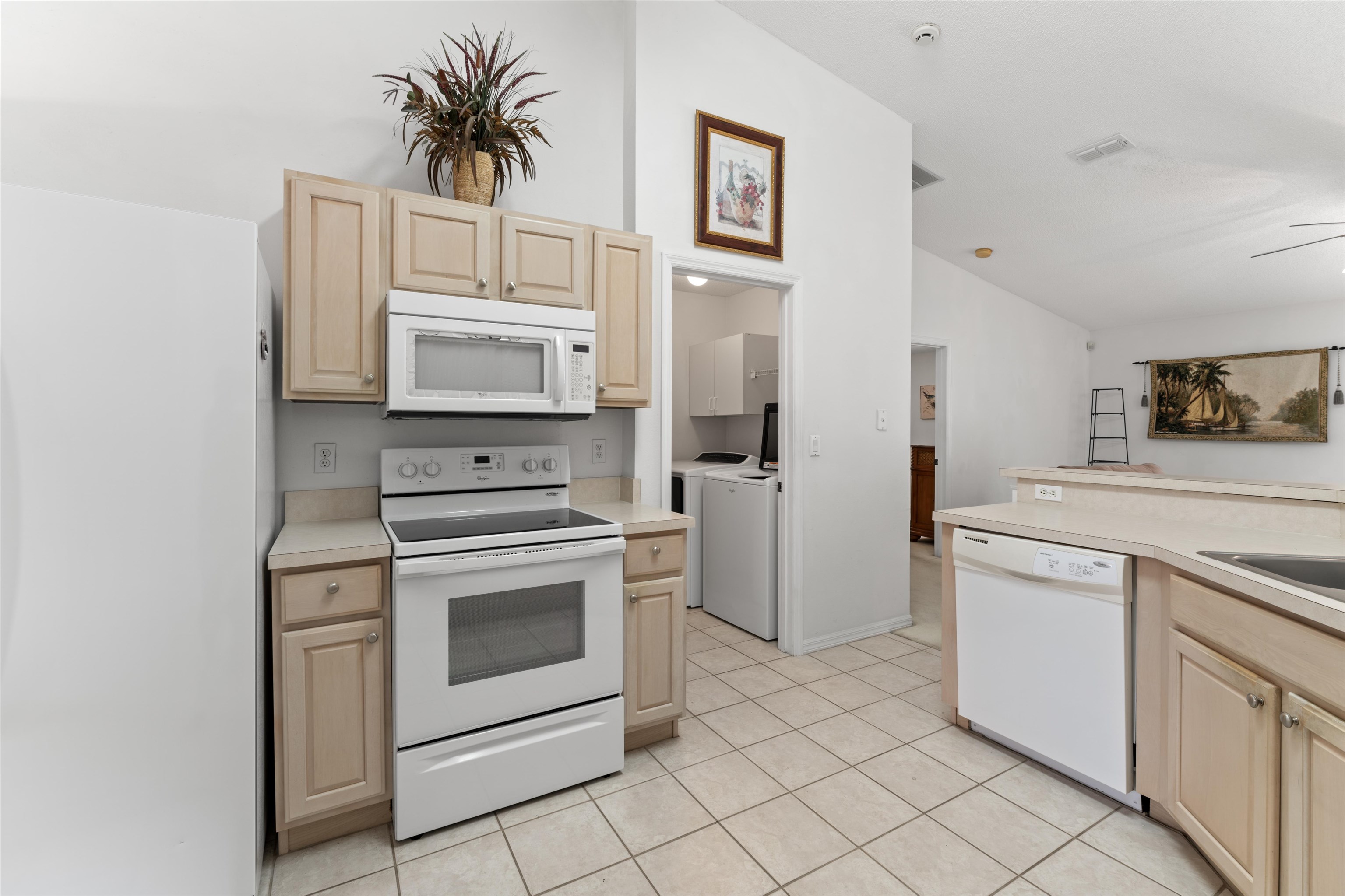Image 8 of 21 For 23 Woodside Dr
