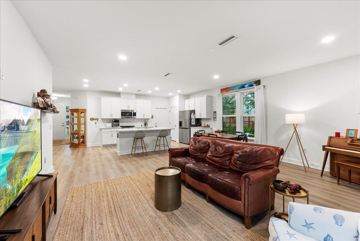 Image 9 of 31 For 190 Summerlin Ln