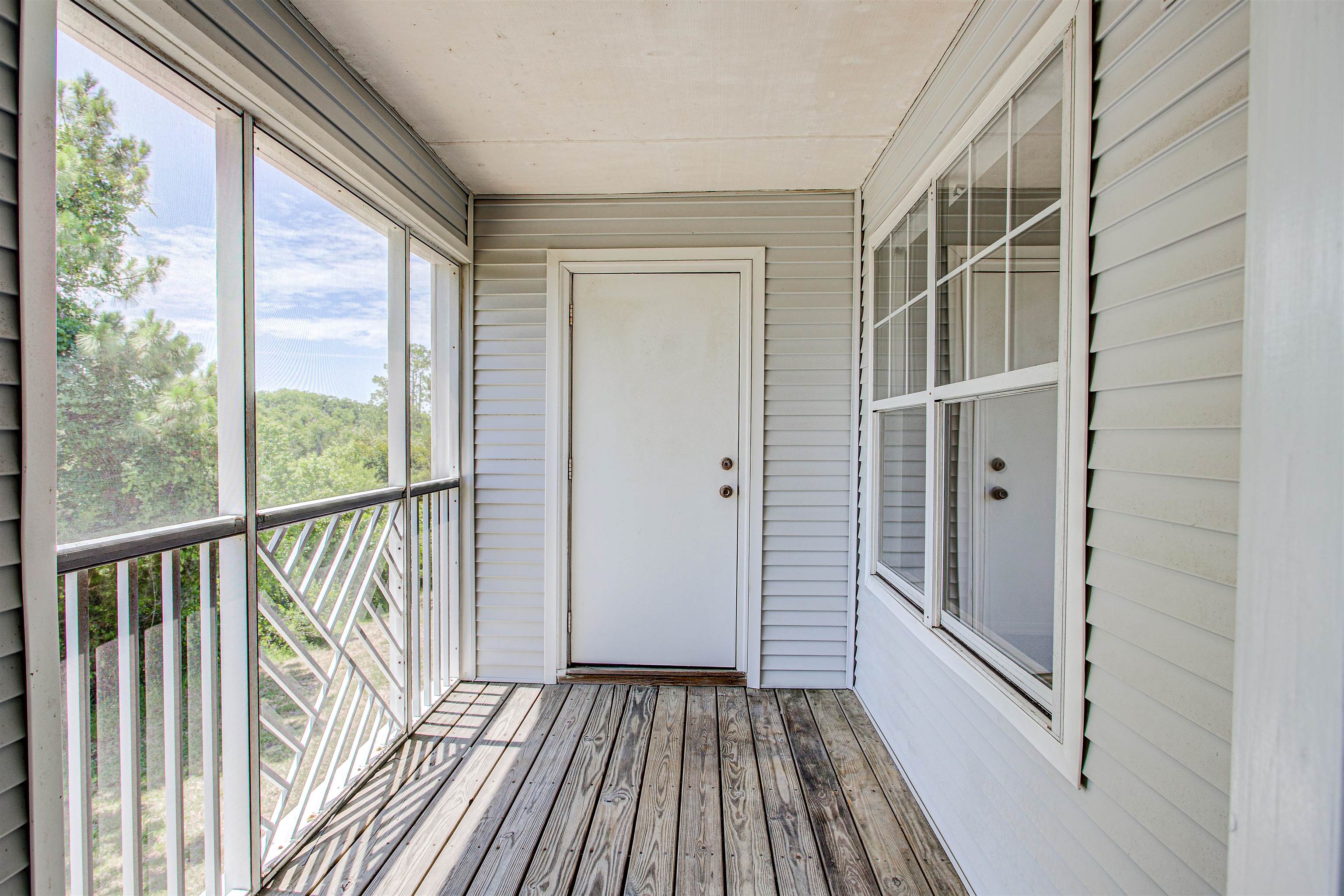 Image 22 of 44 For 15203 Harbour Vista Cir