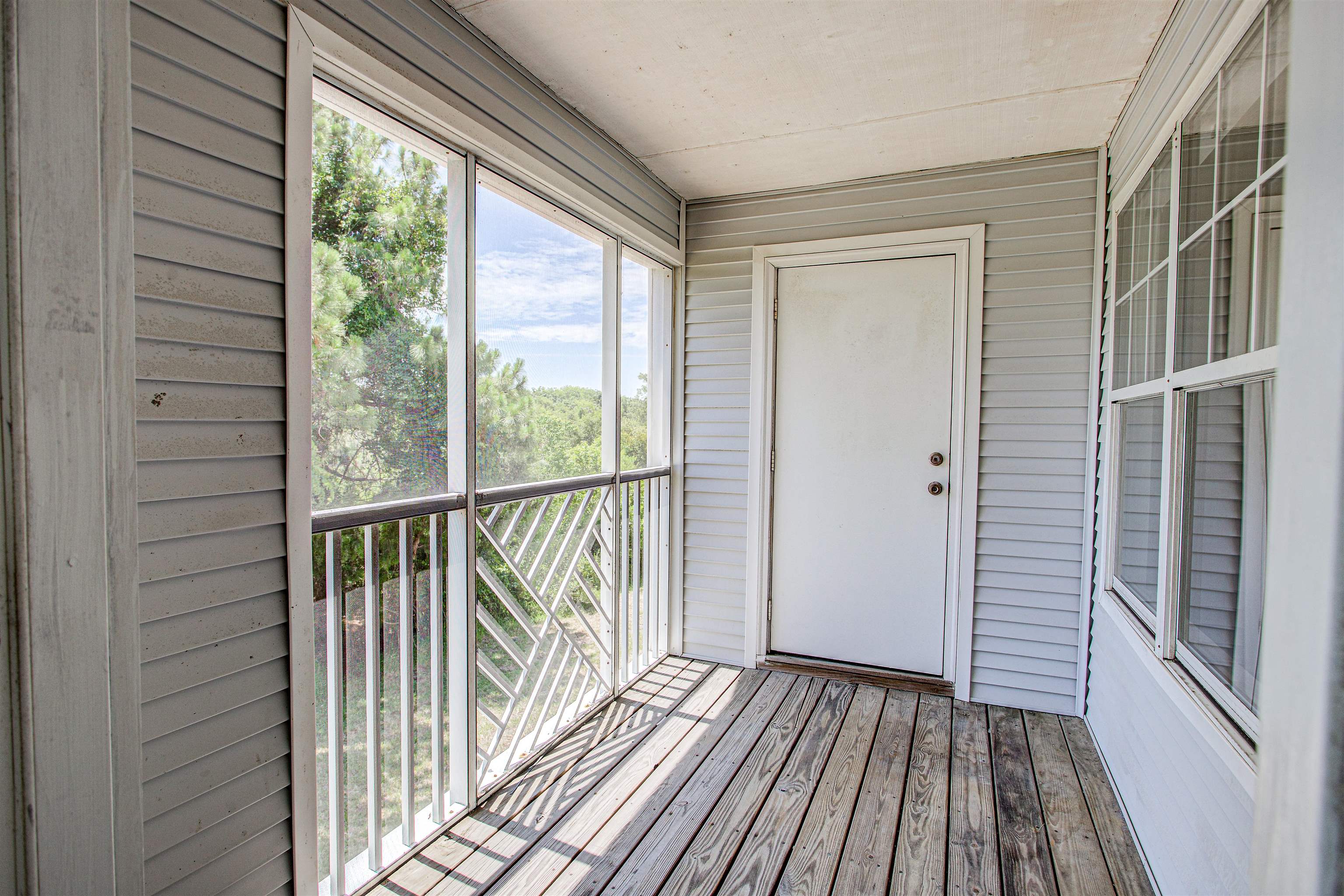 Image 23 of 44 For 15203 Harbour Vista Cir