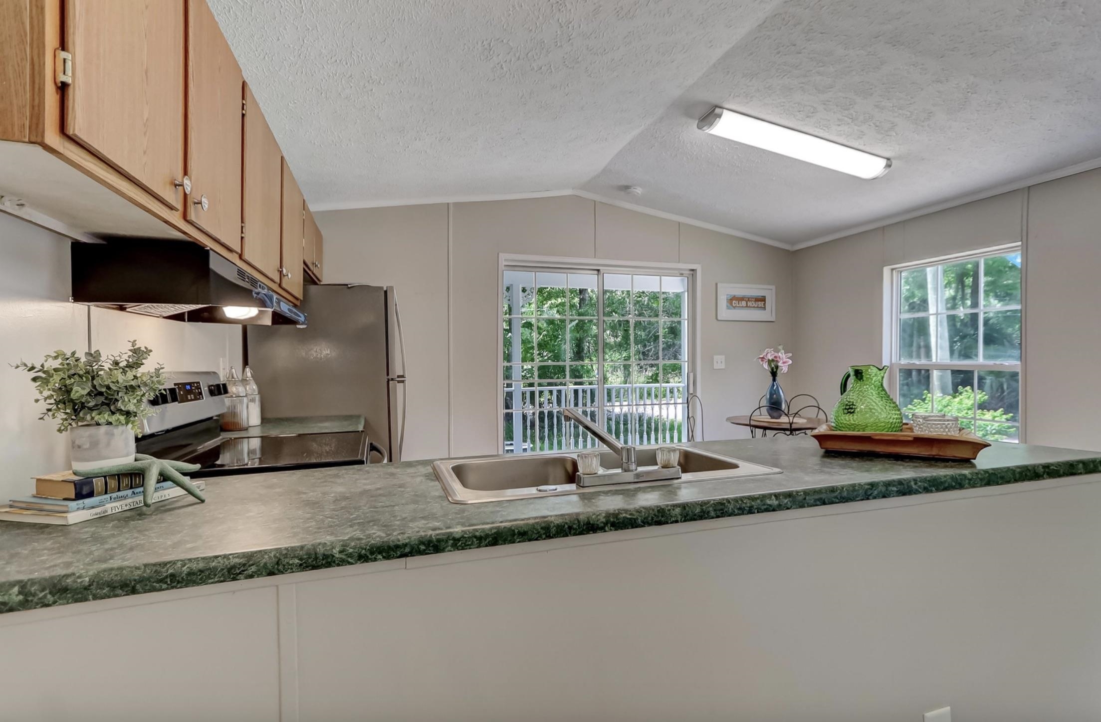 Image 11 of 21 For 1049 Chapin St