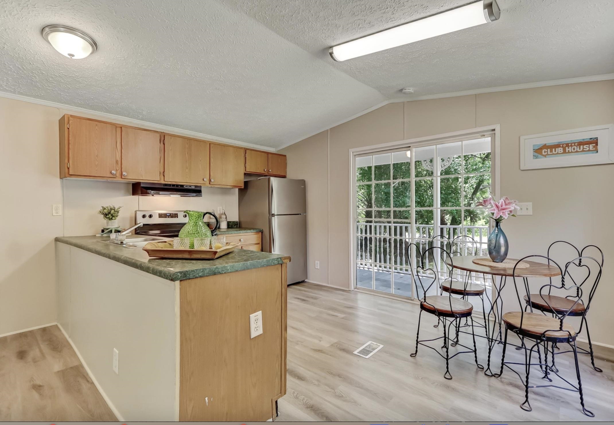 Image 14 of 21 For 1049 Chapin St