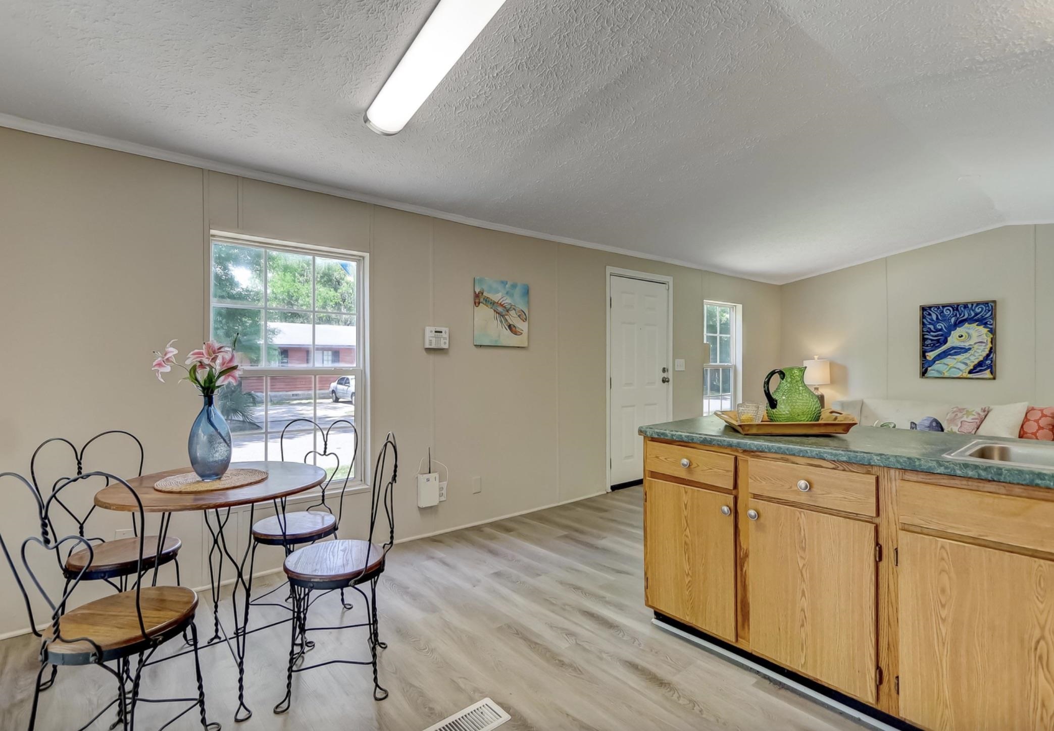 Image 15 of 21 For 1049 Chapin St
