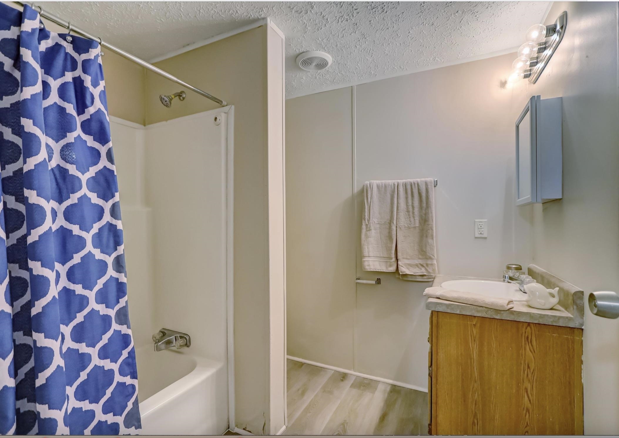 Image 19 of 21 For 1049 Chapin St