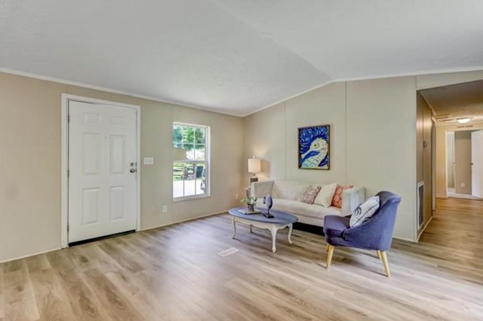 Image 8 of 21 For 1049 Chapin St