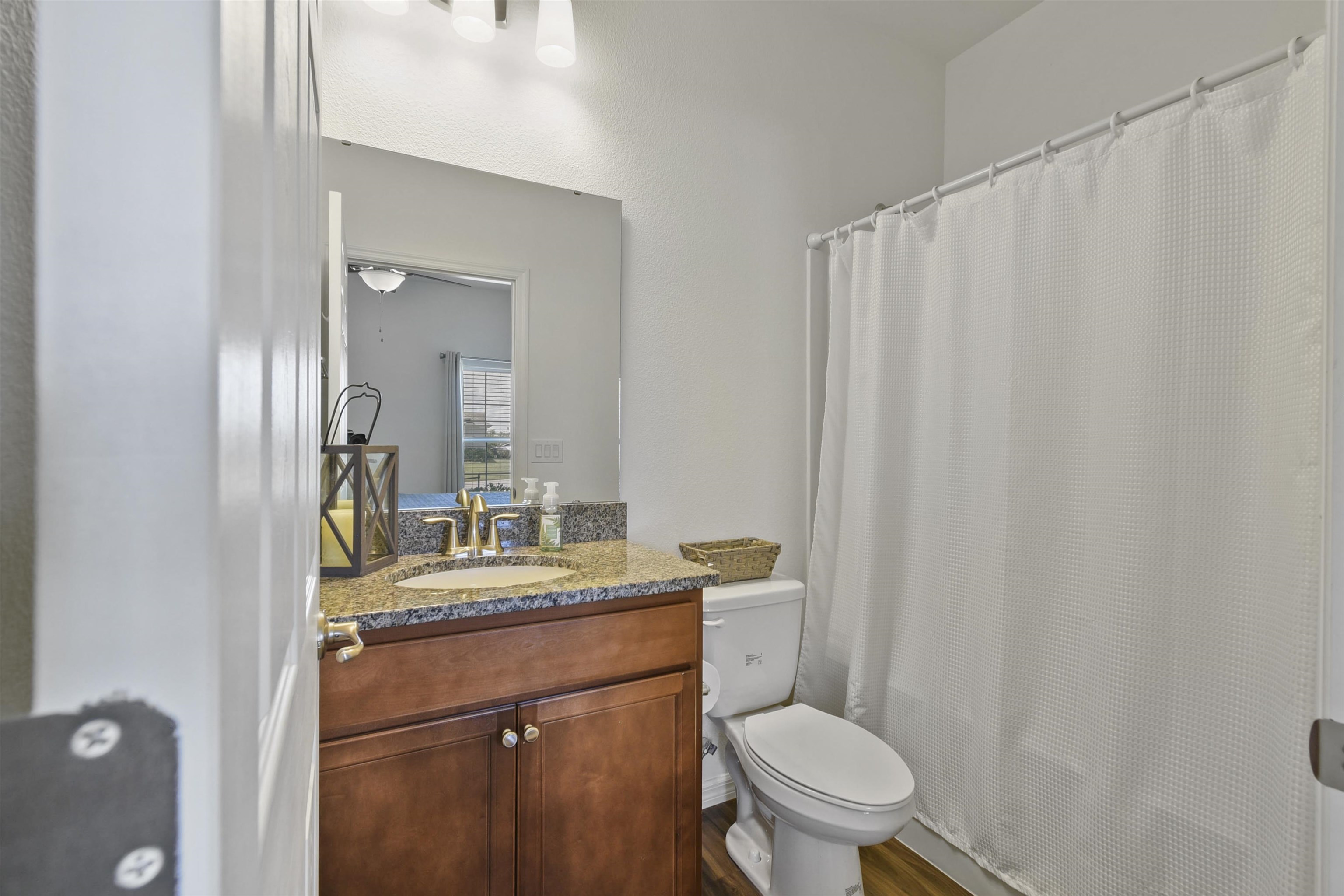 Image 10 of 47 For 18 Oakleaf Way