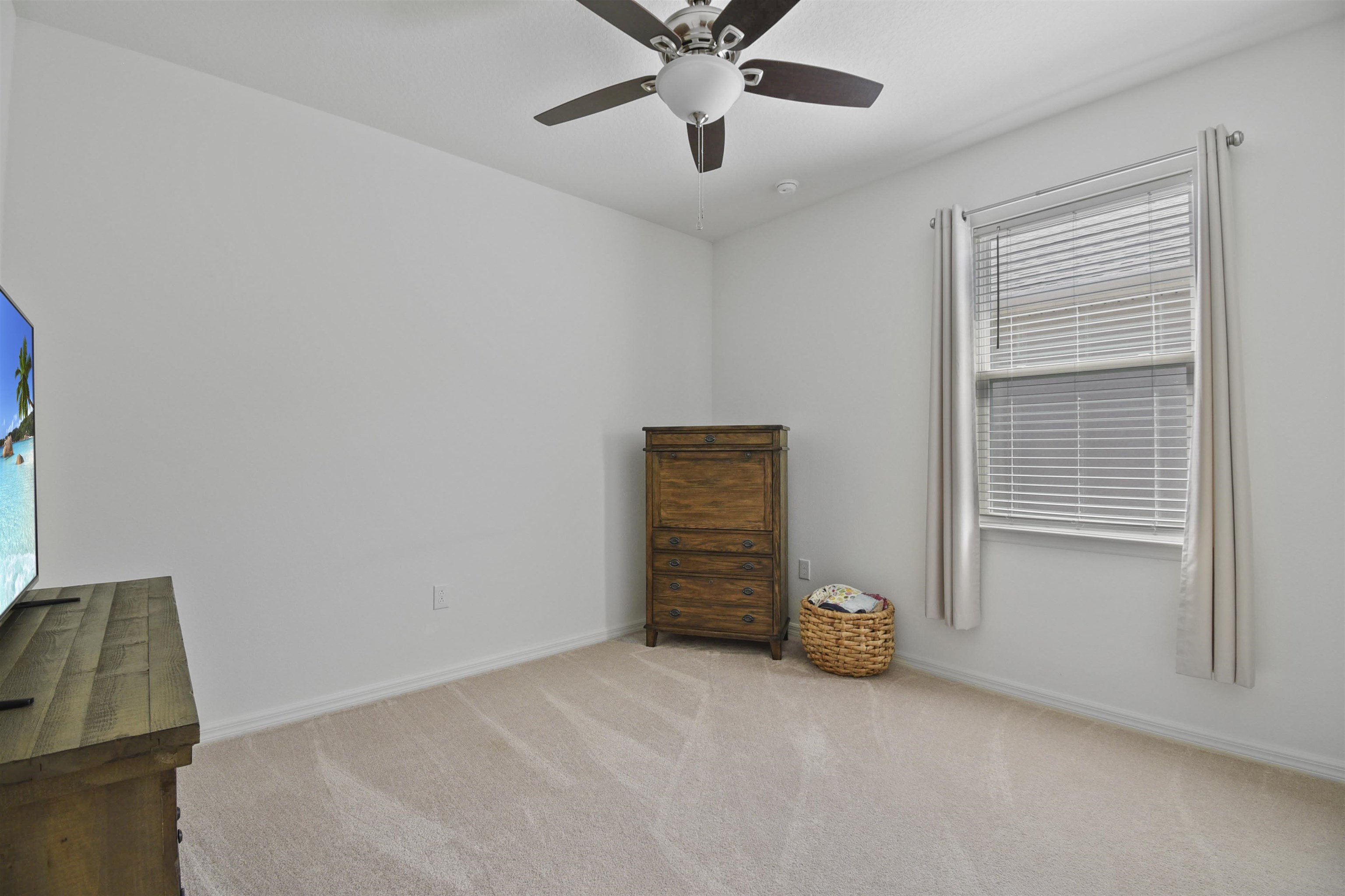 Image 13 of 47 For 18 Oakleaf Way