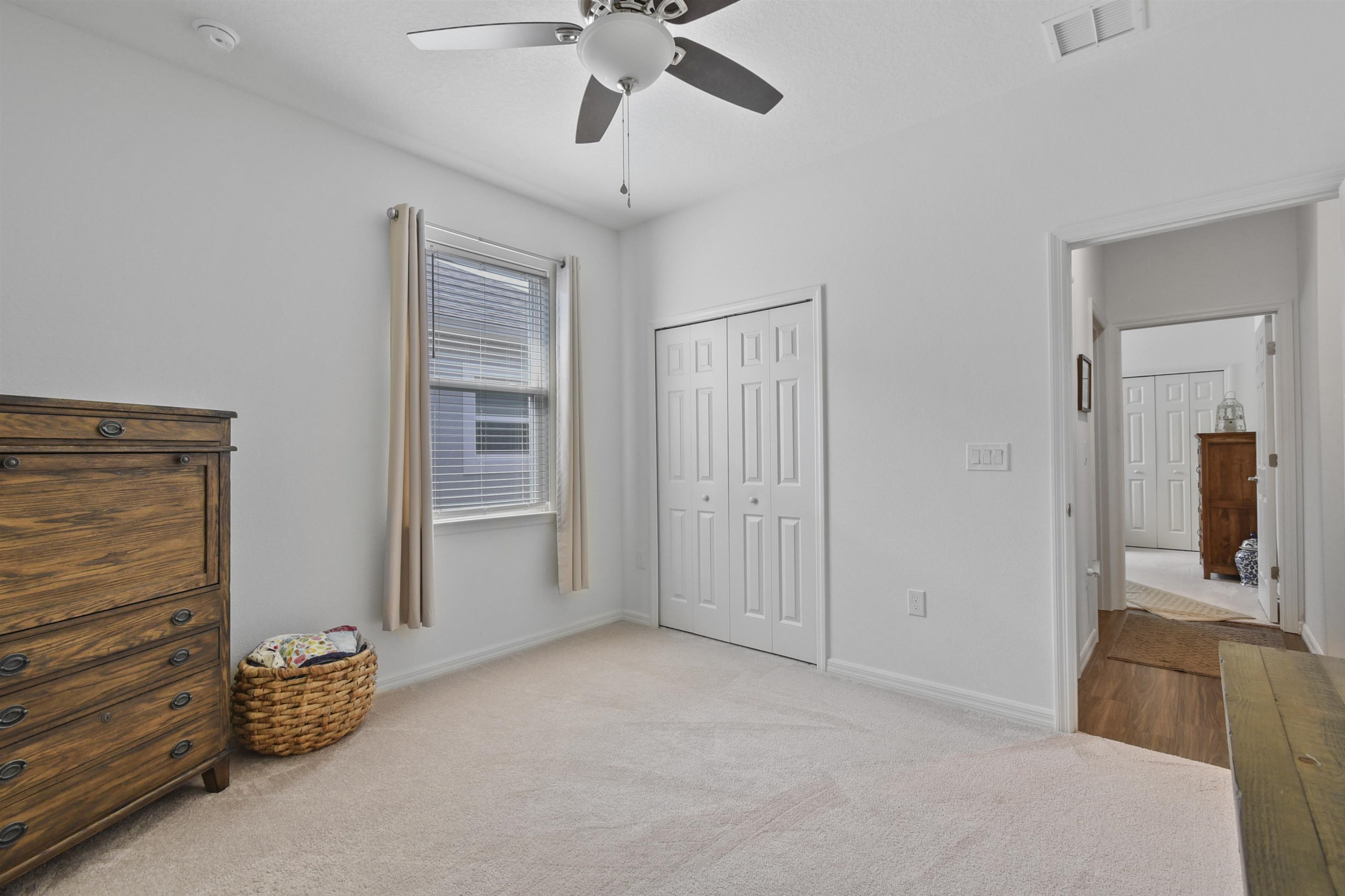Image 14 of 47 For 18 Oakleaf Way