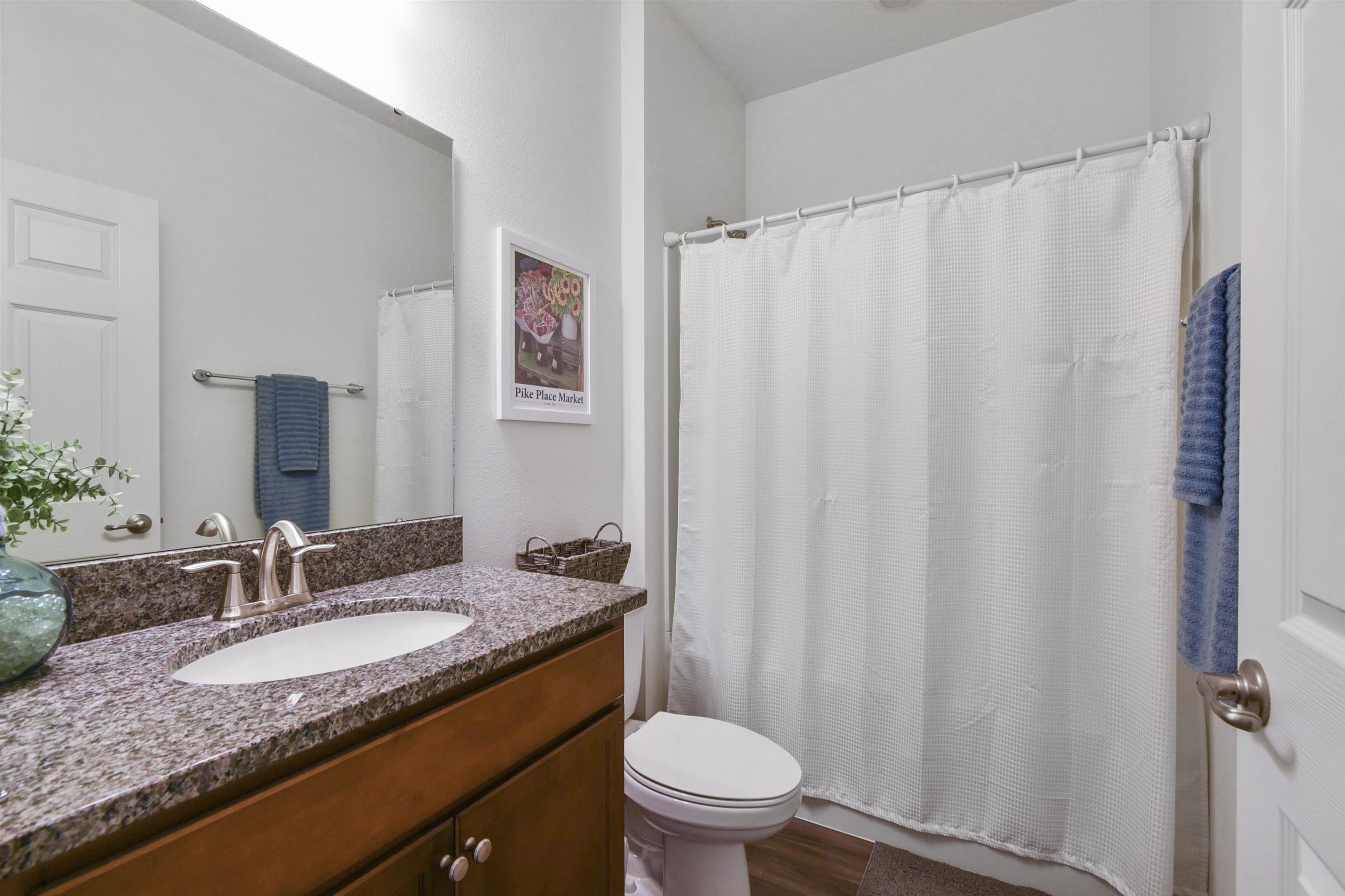 Image 15 of 47 For 18 Oakleaf Way