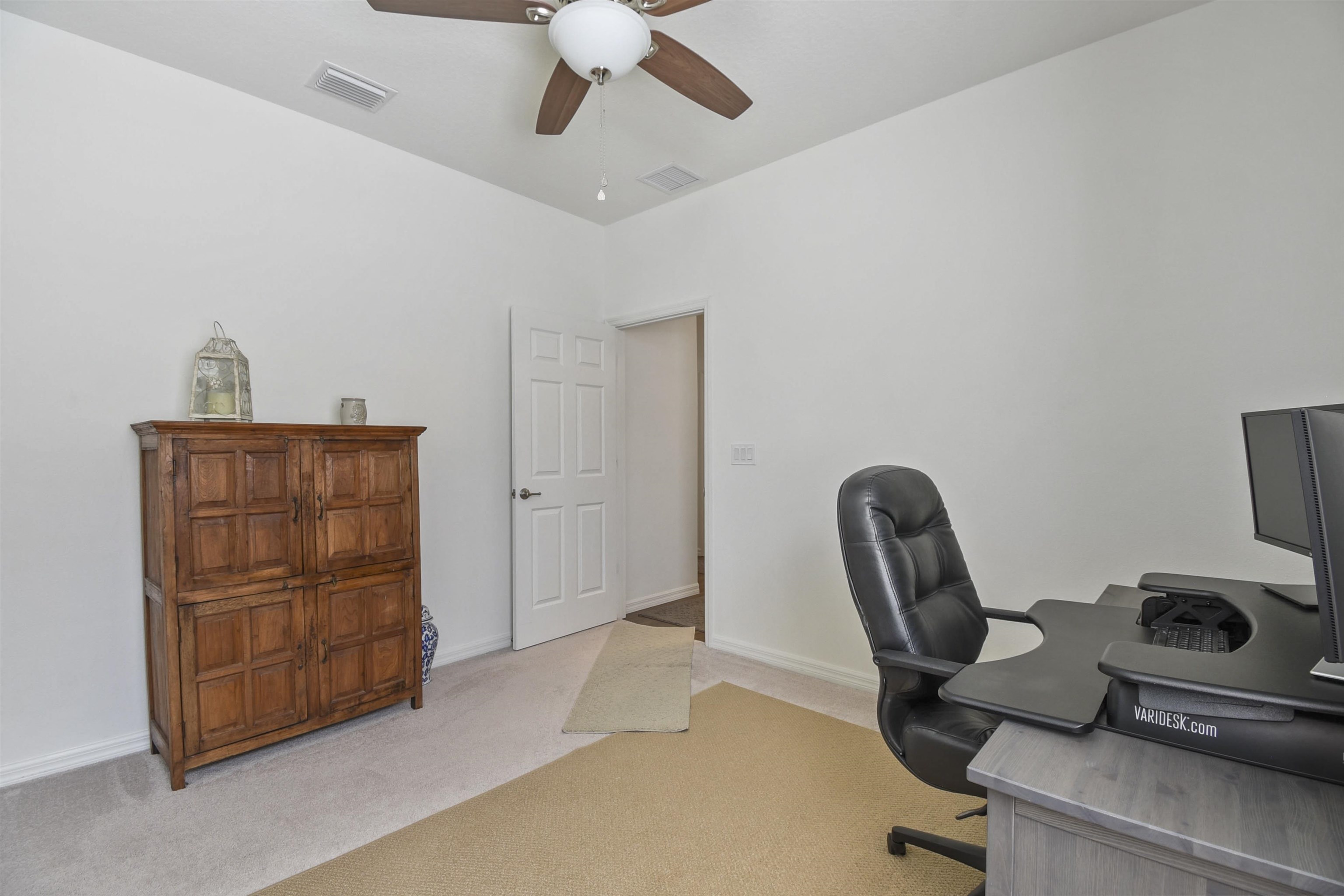 Image 17 of 47 For 18 Oakleaf Way