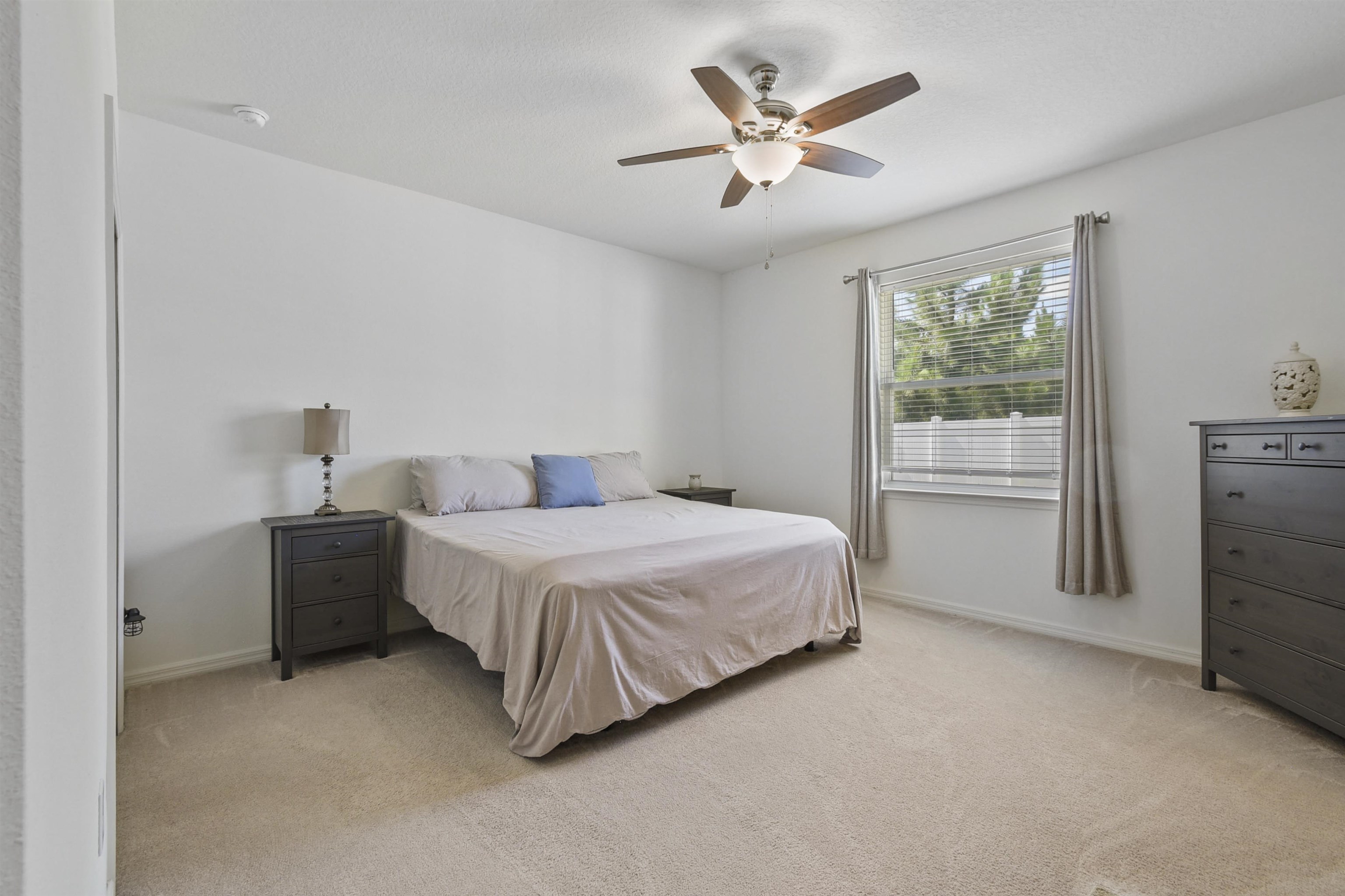 Image 19 of 47 For 18 Oakleaf Way