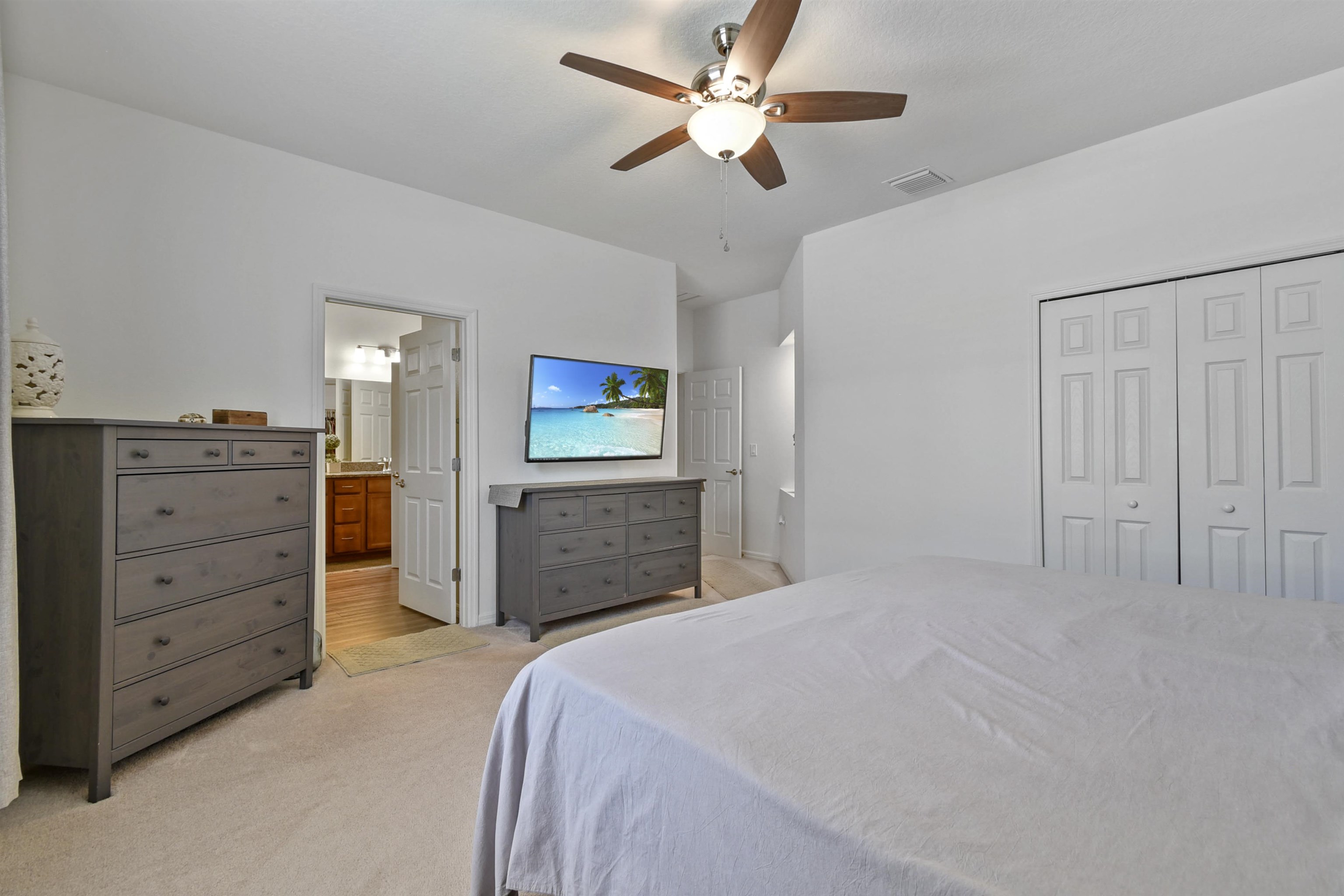 Image 21 of 47 For 18 Oakleaf Way