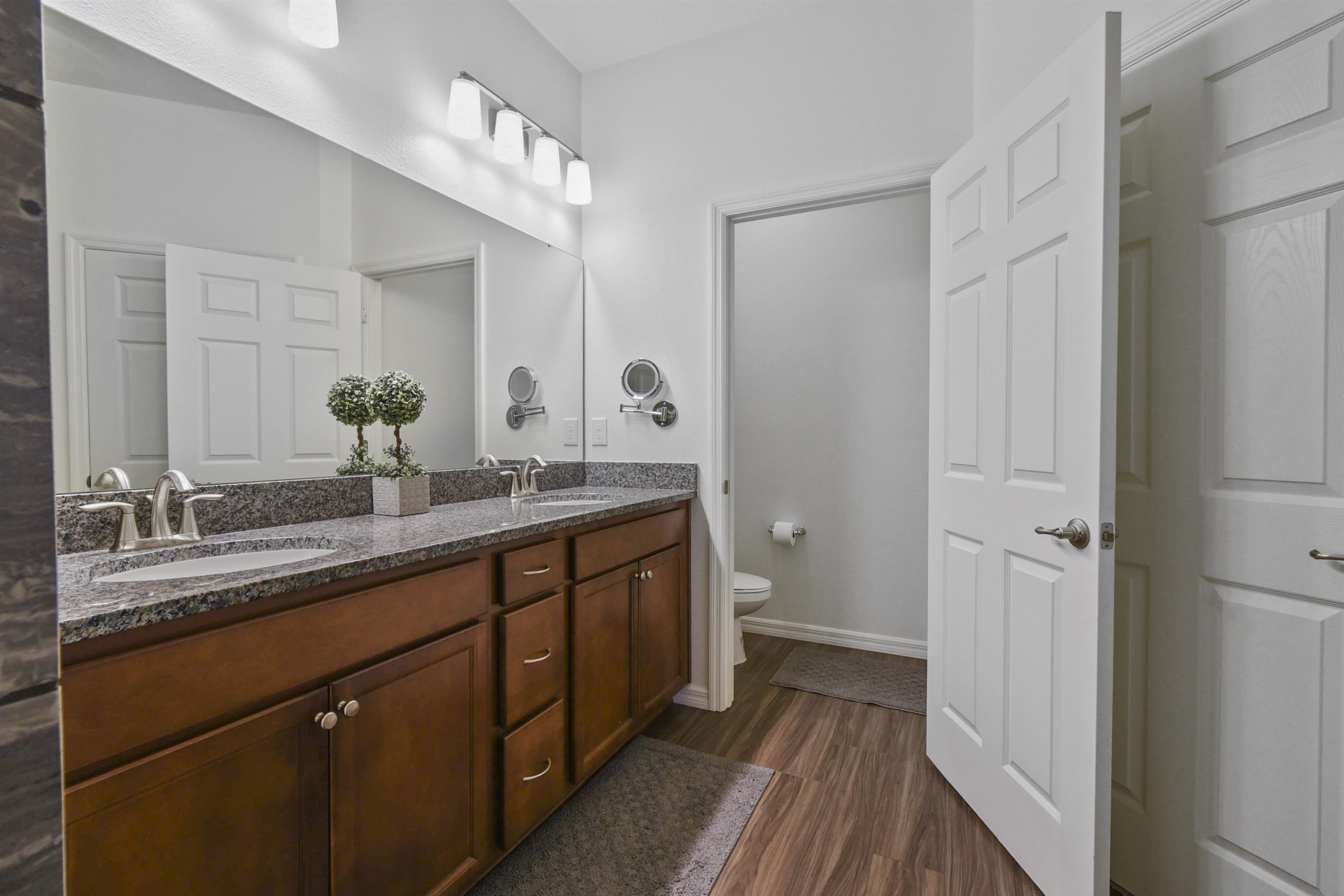 Image 24 of 47 For 18 Oakleaf Way
