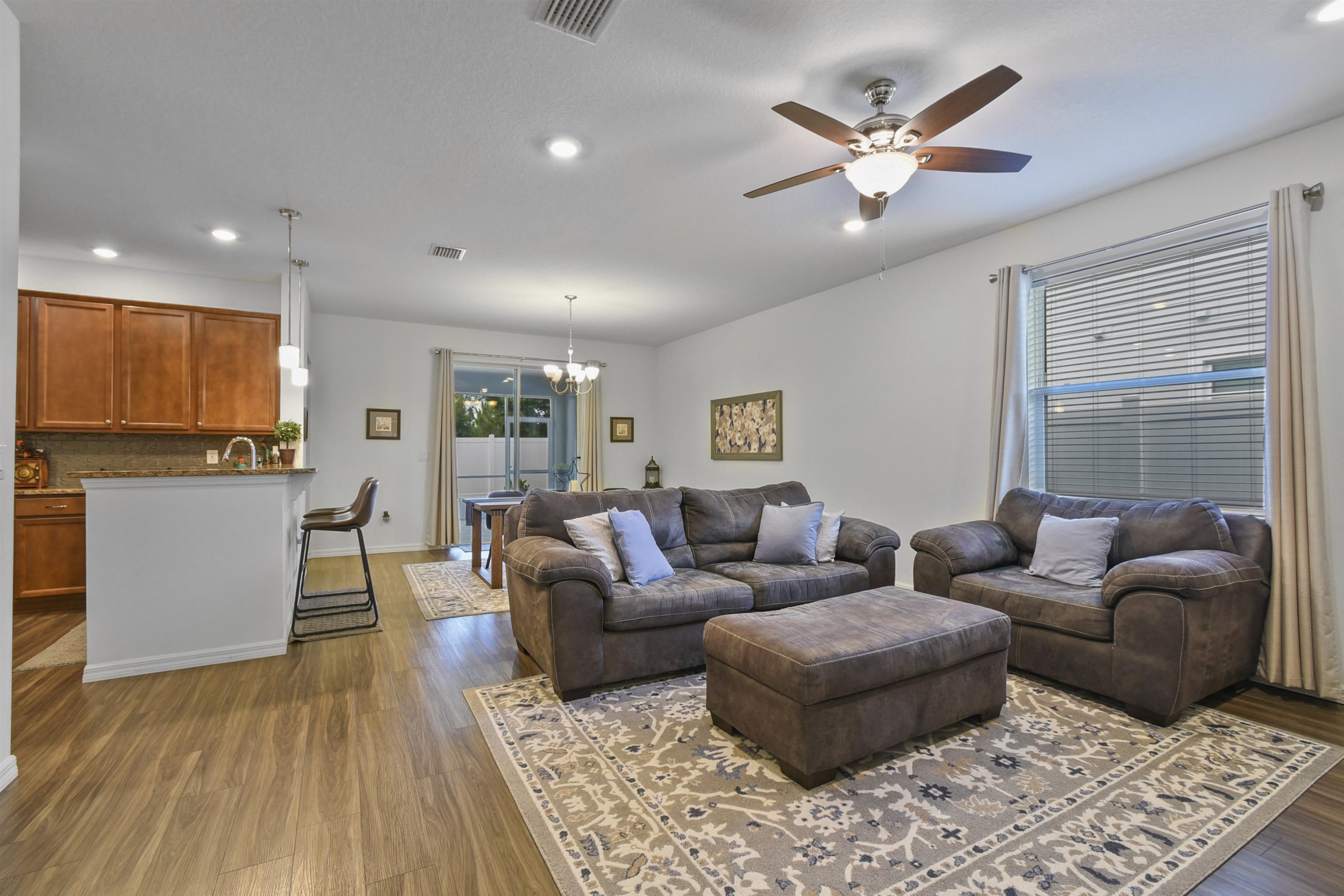 Image 26 of 47 For 18 Oakleaf Way