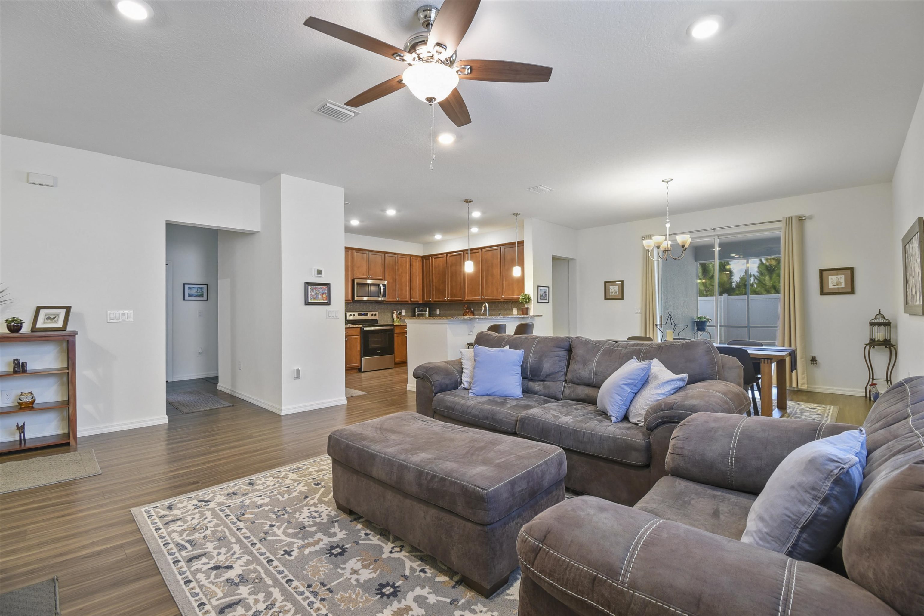 Image 27 of 47 For 18 Oakleaf Way