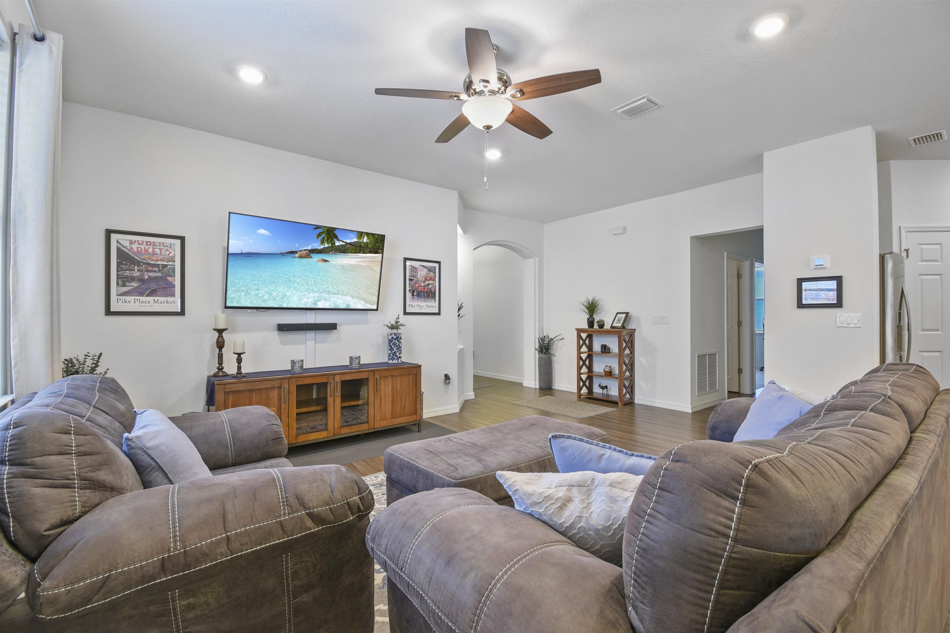 Image 28 of 47 For 18 Oakleaf Way
