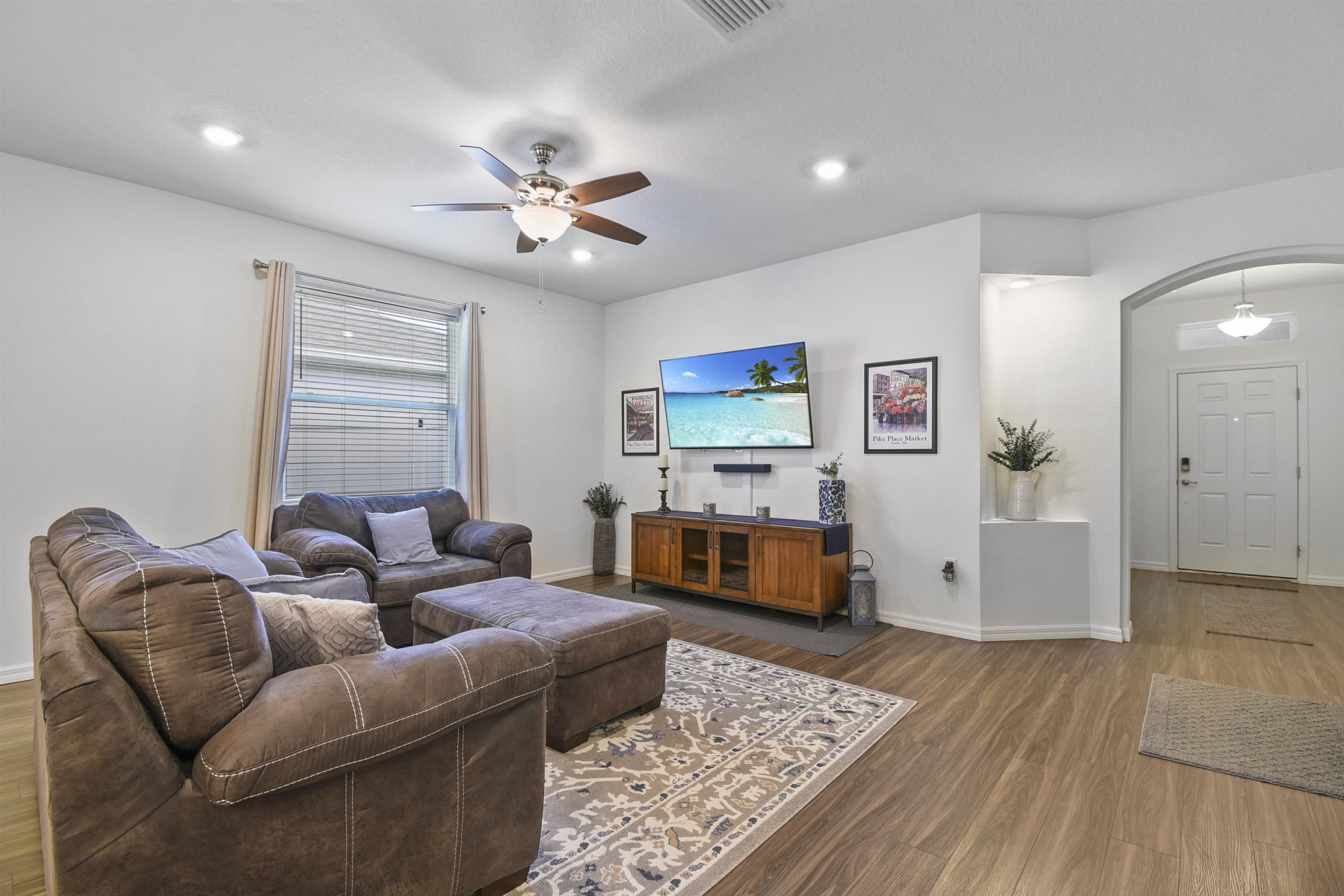 Image 29 of 47 For 18 Oakleaf Way