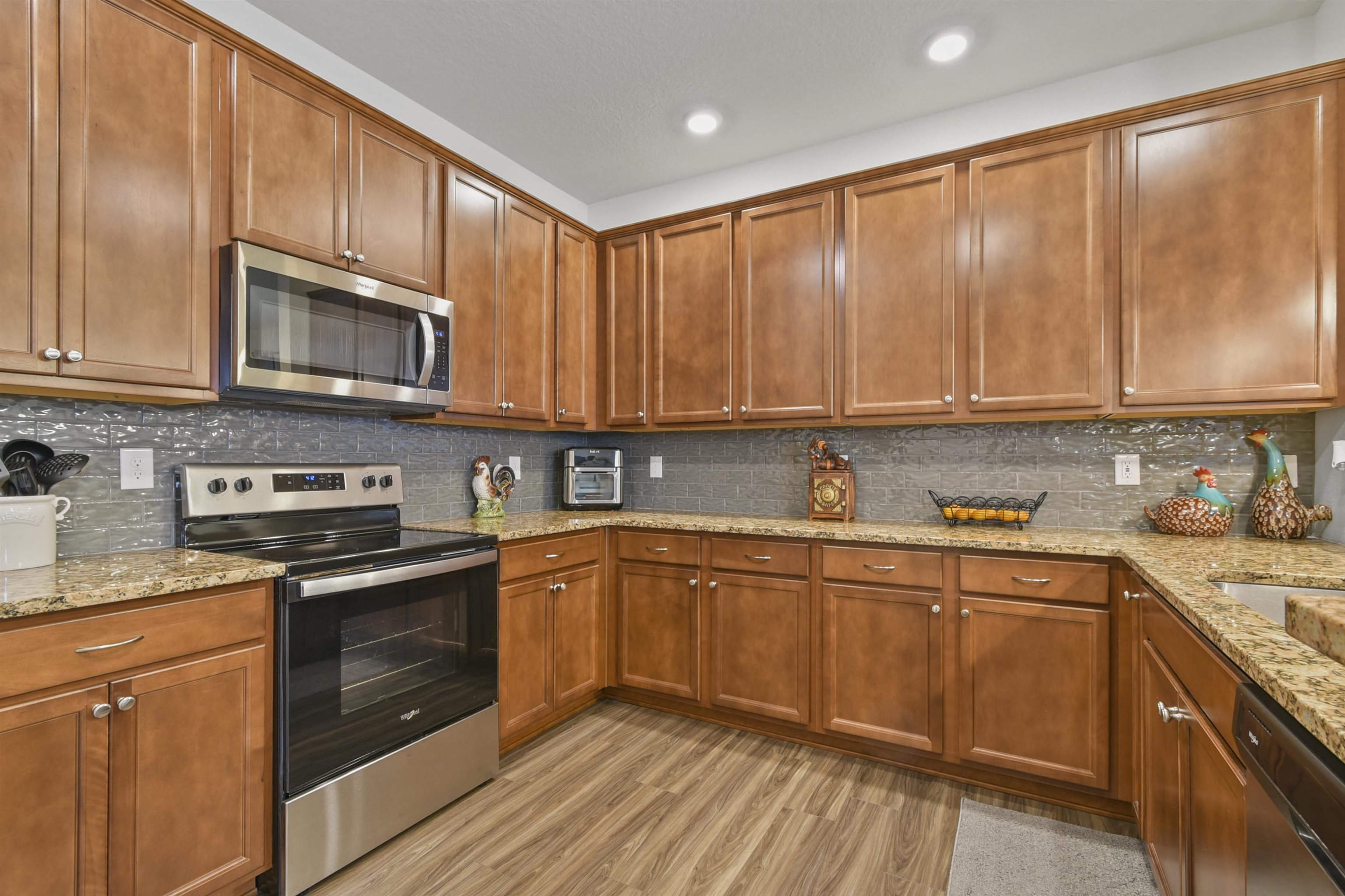 Image 31 of 47 For 18 Oakleaf Way