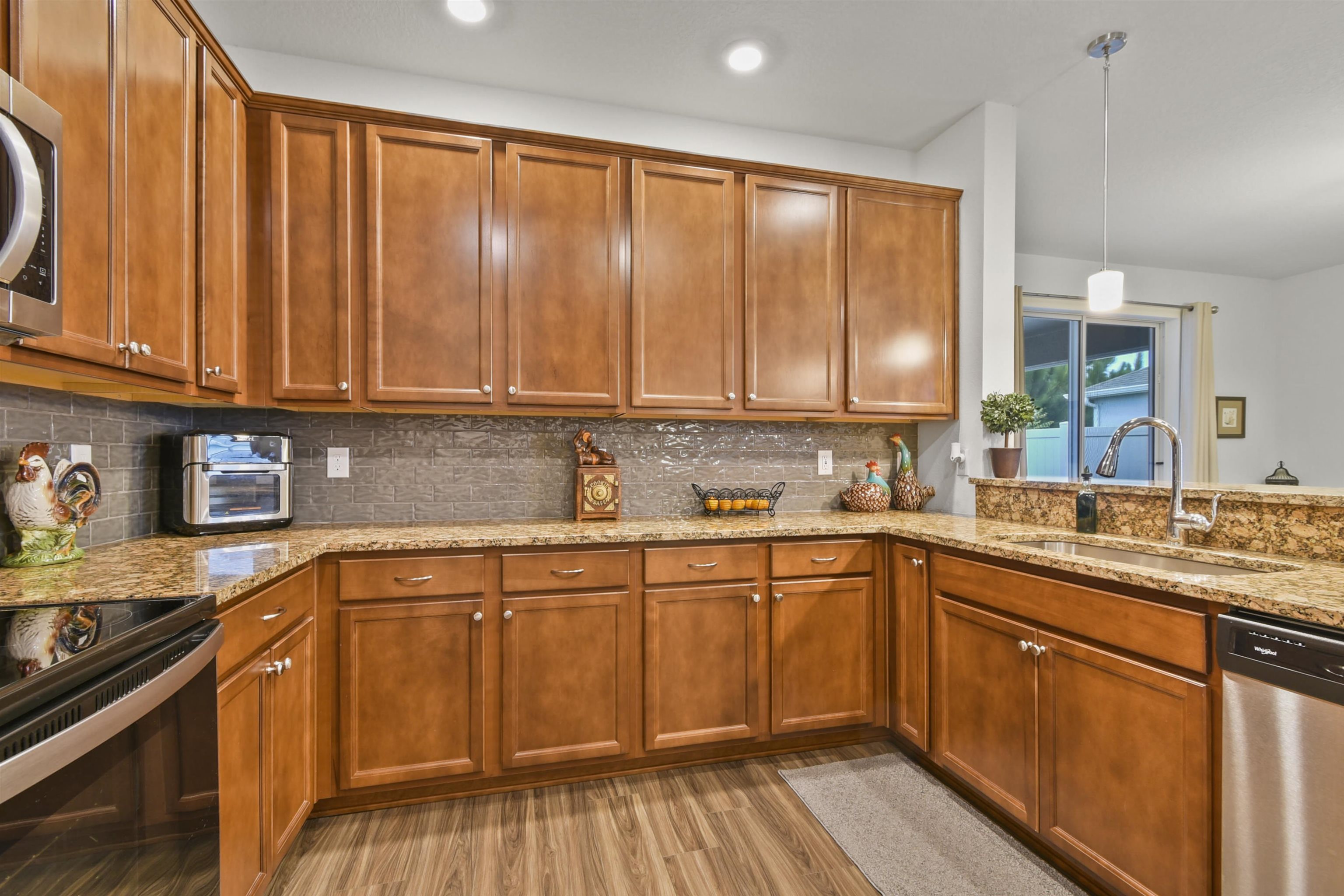 Image 33 of 47 For 18 Oakleaf Way