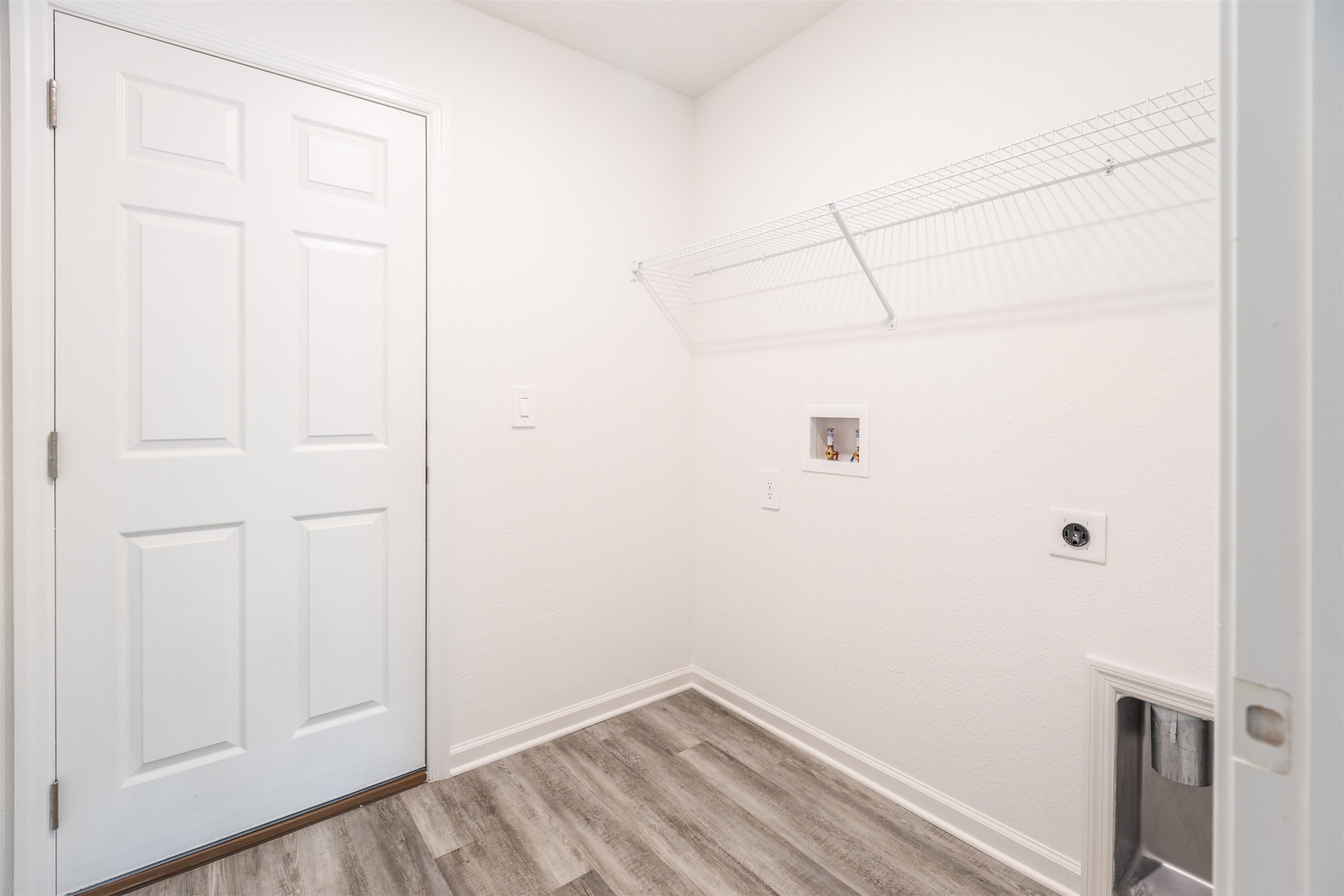 Image 3 of 23 For 863 5th Street W