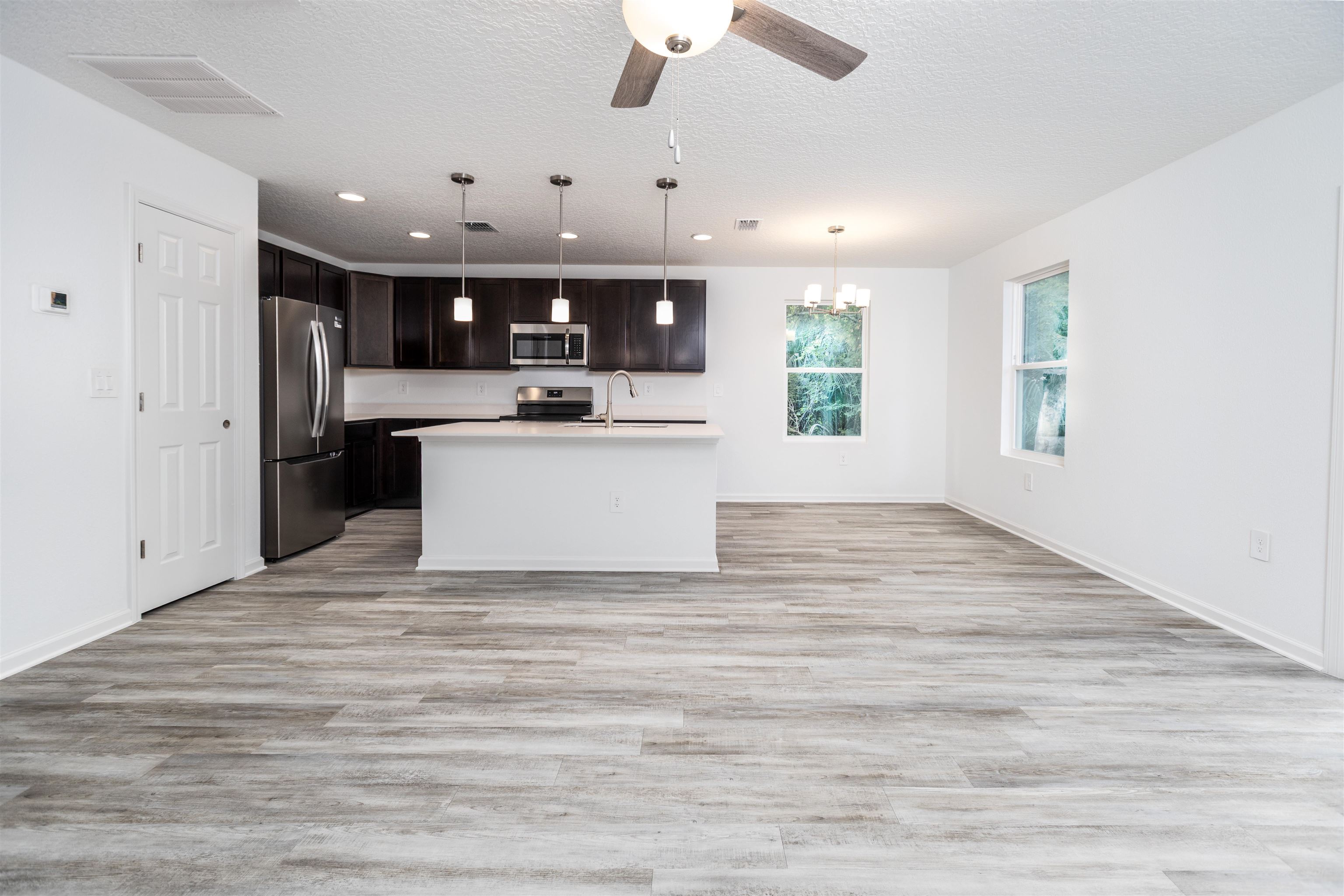 Image 4 of 23 For 863 5th Street W