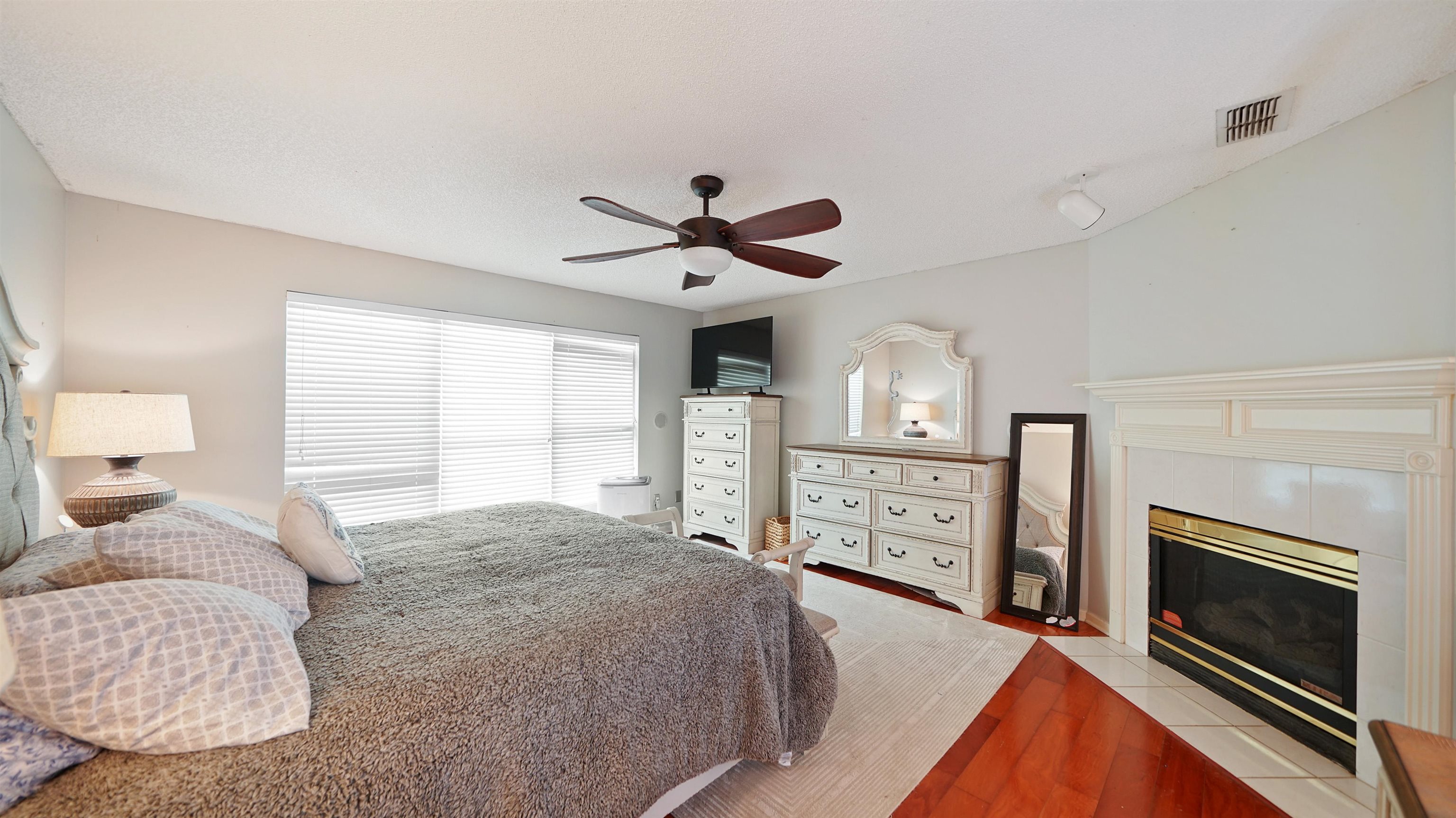 Image 22 of 39 For 2264 Brentfield Rd