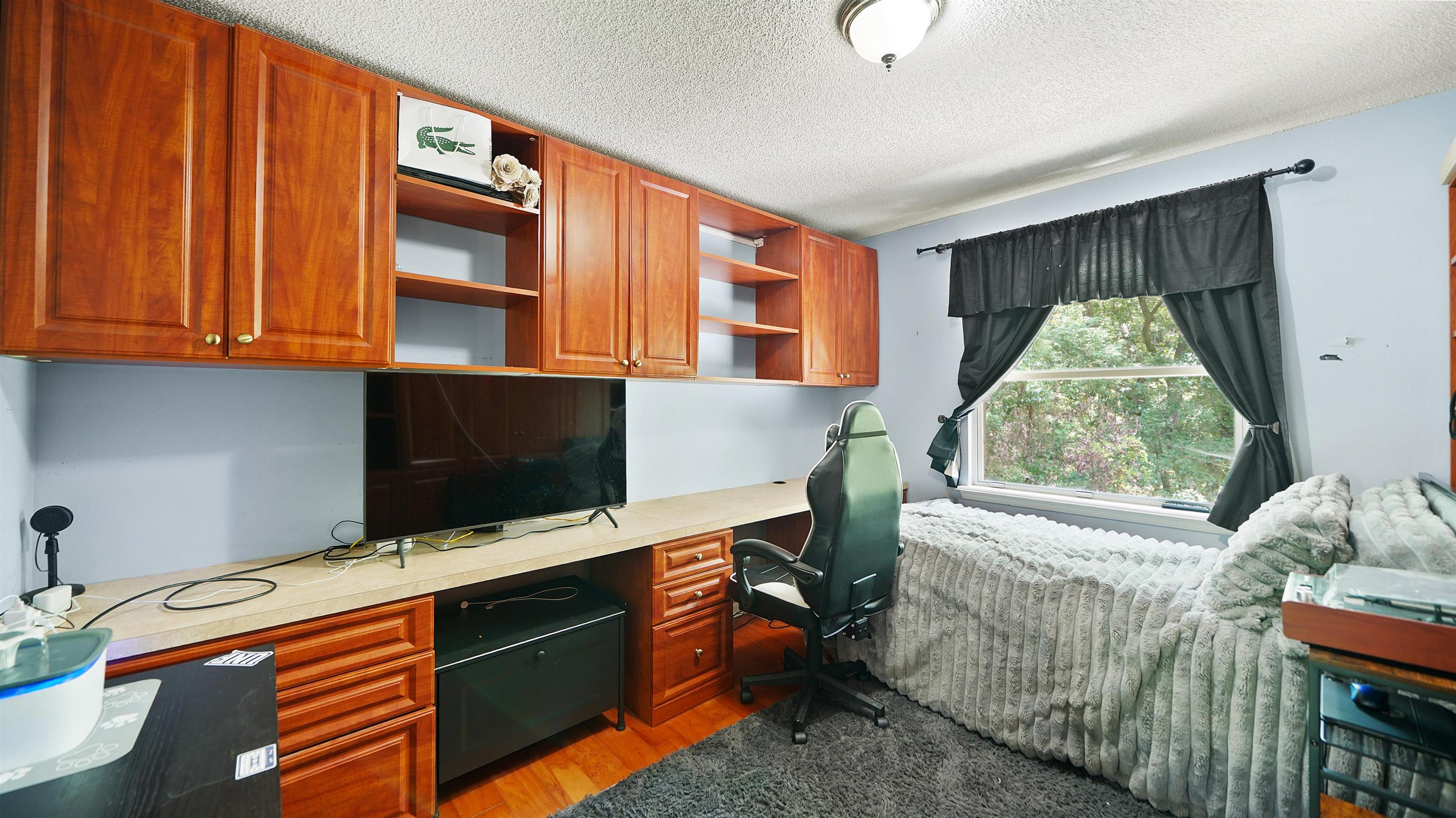 Image 27 of 39 For 2264 Brentfield Rd