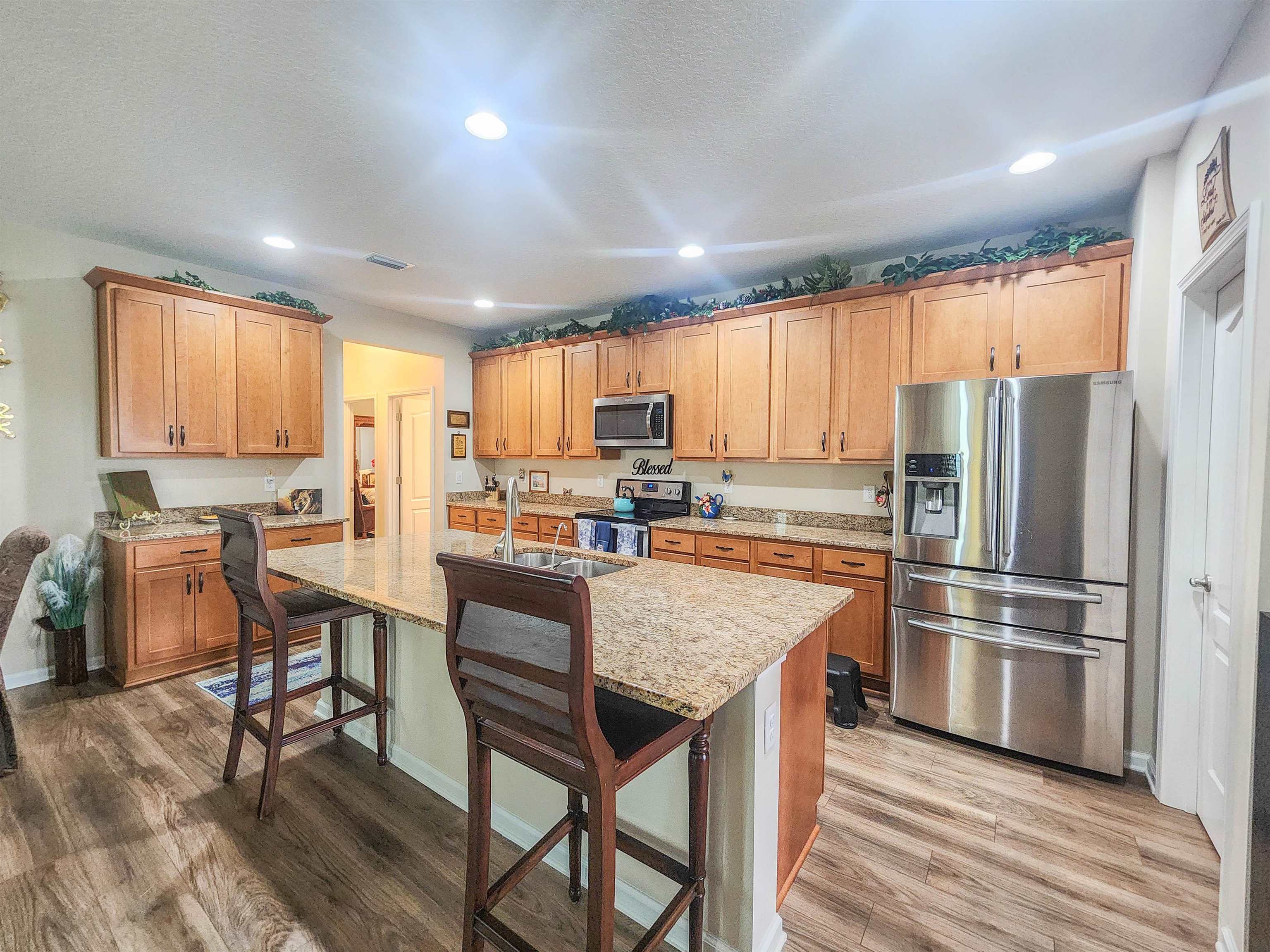 Image 4 of 43 For 835 Watson Rd E