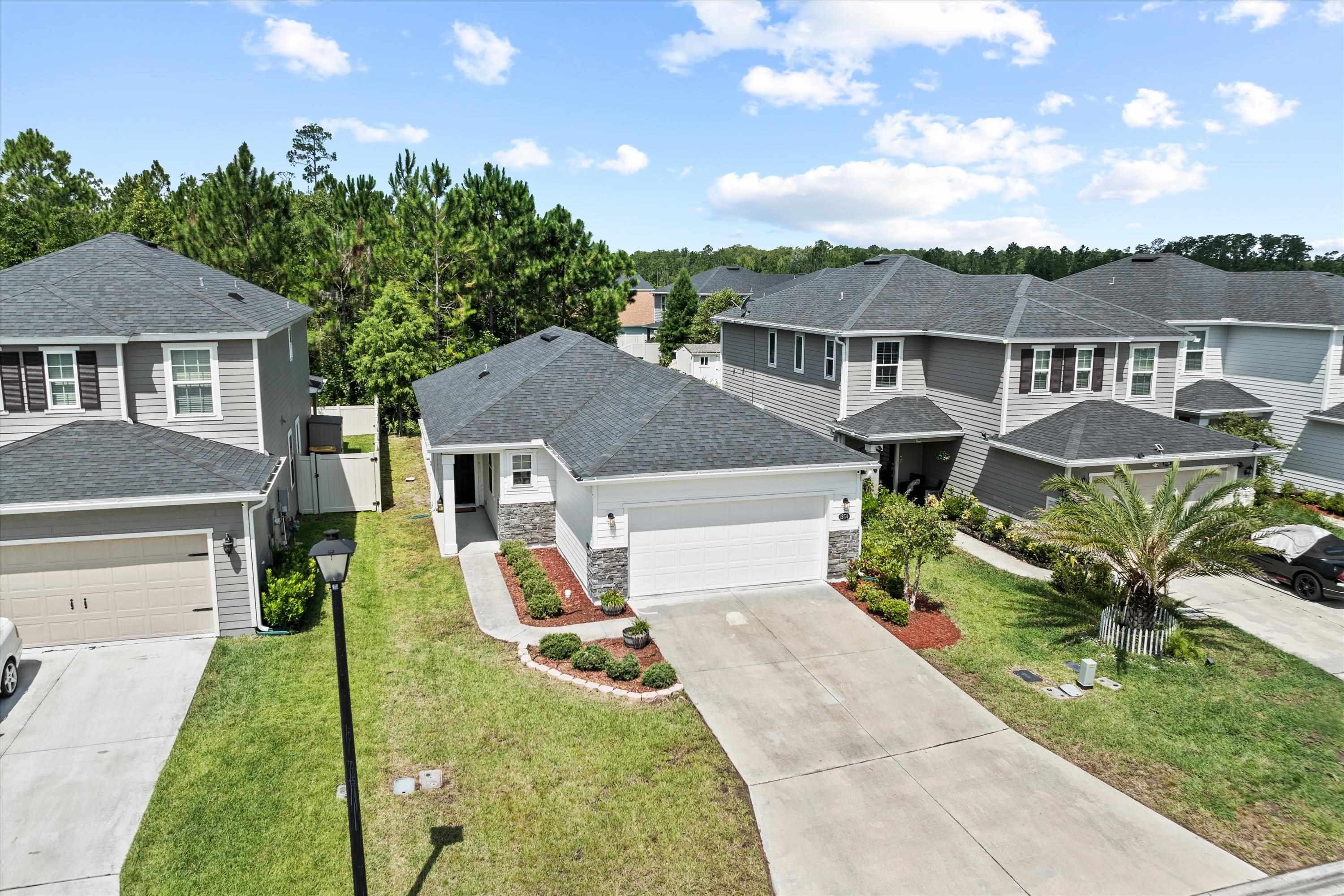 Image 5 of 37 For 13770 Brookwater Dr