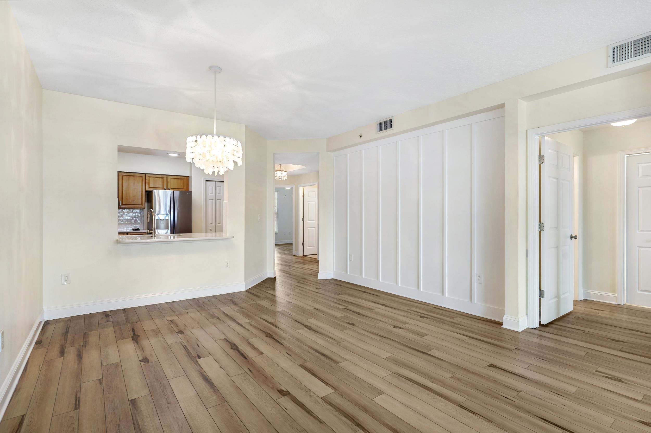 Image 19 of 44 For 285 Atlantis Cir  205