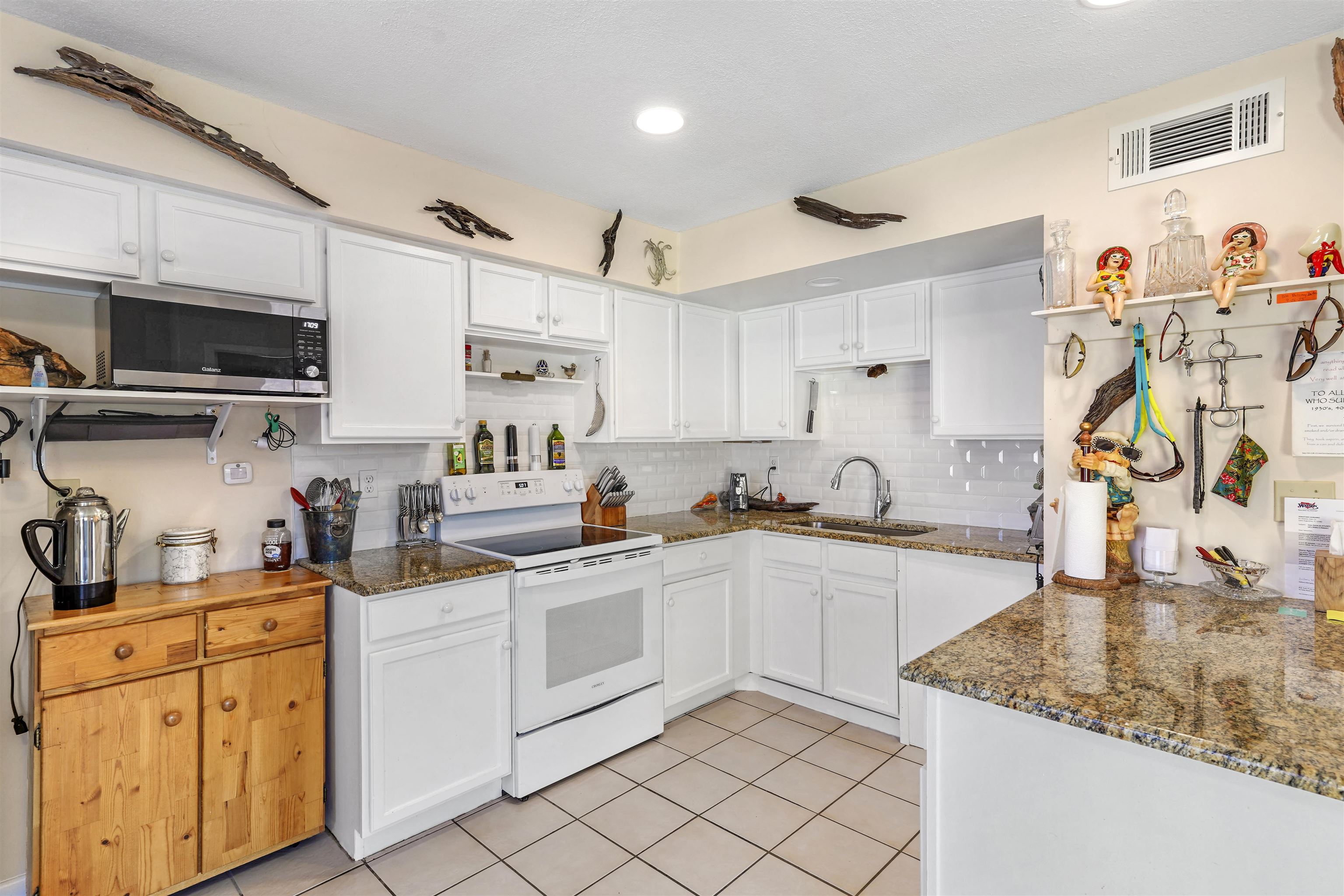 Image 13 of 40 For 62 Atlantic Oaks Cir  A&b
