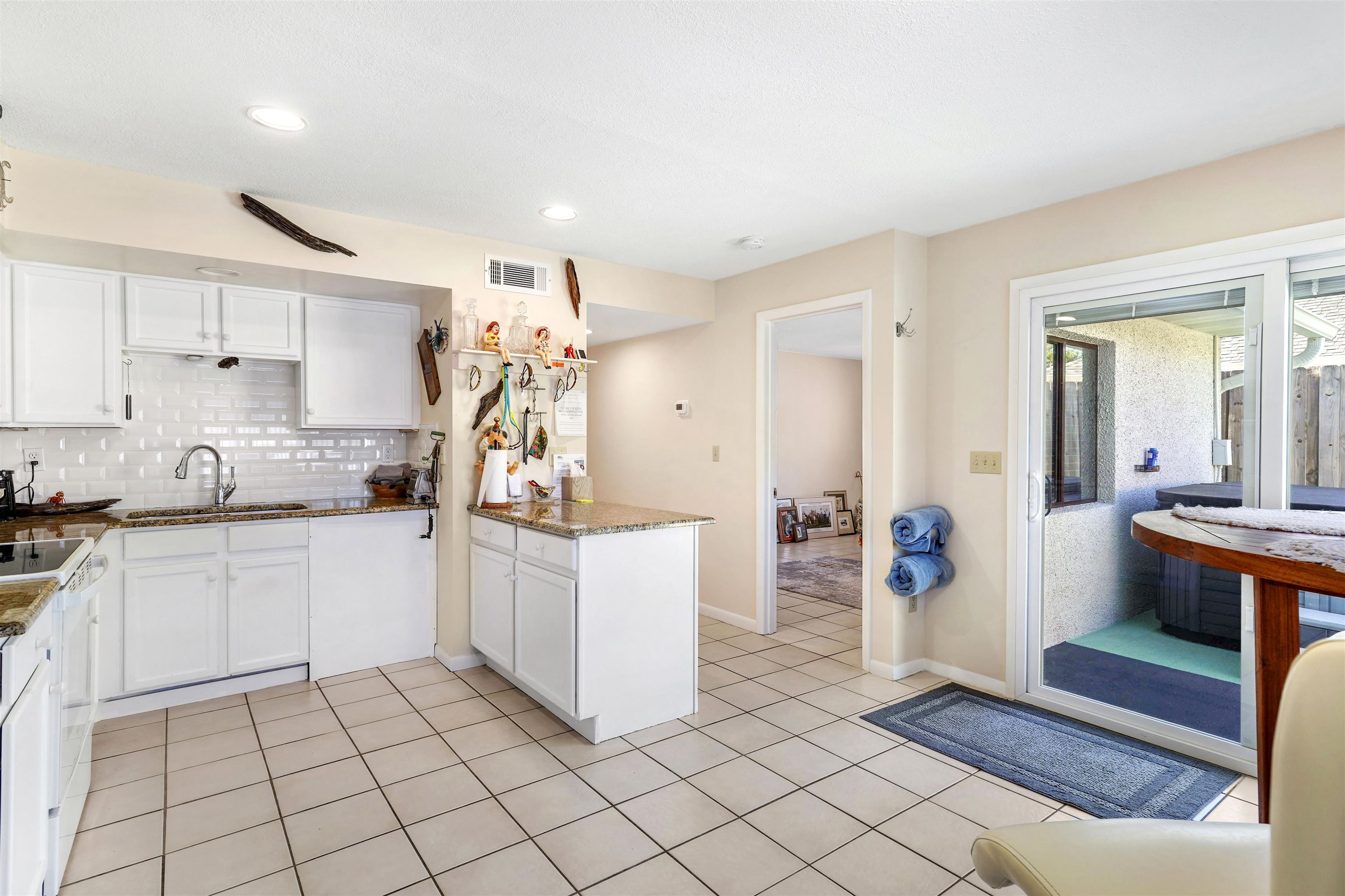 Image 14 of 40 For 62 Atlantic Oaks Cir  A&b