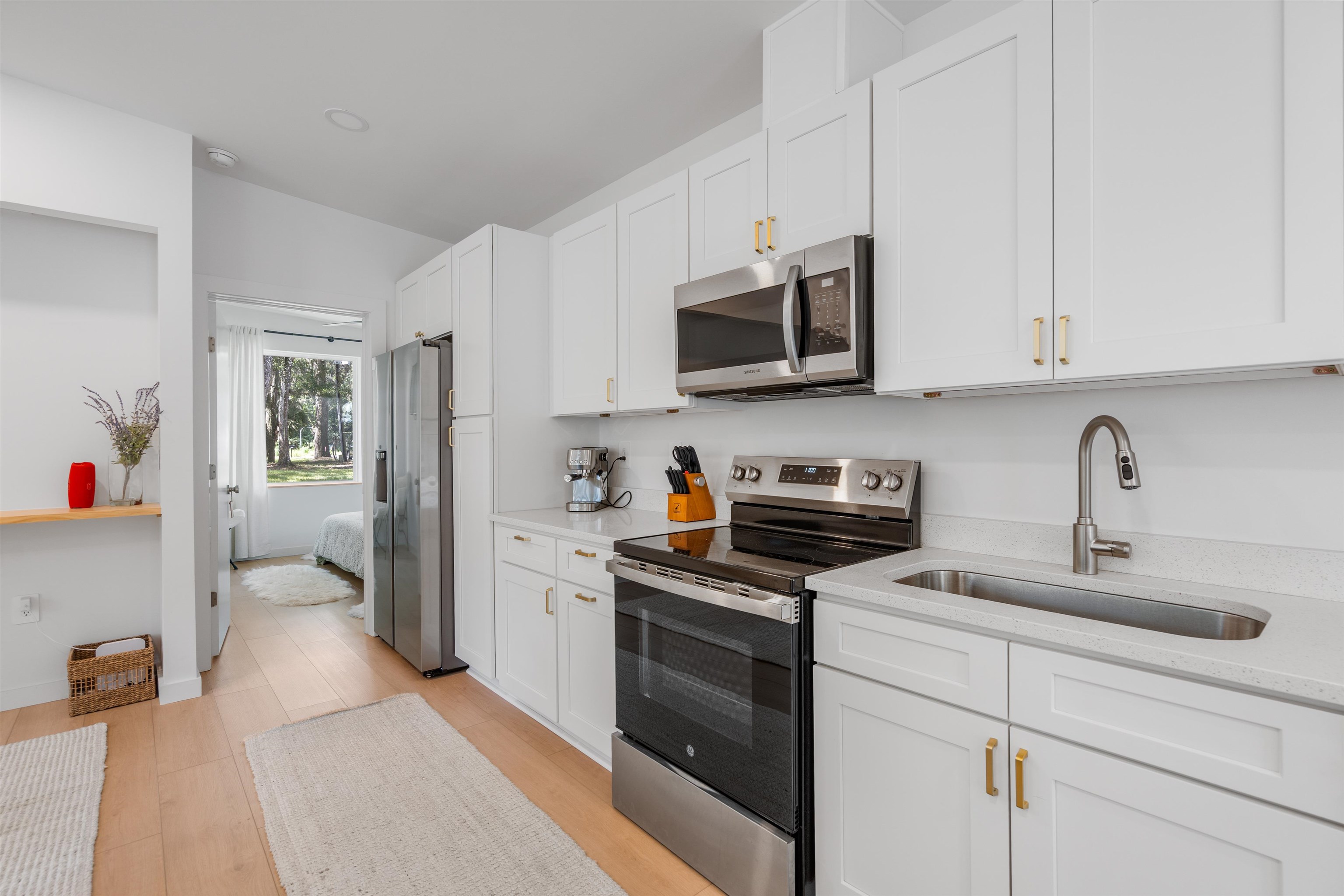 Image 10 of 22 For 793 Chapin St