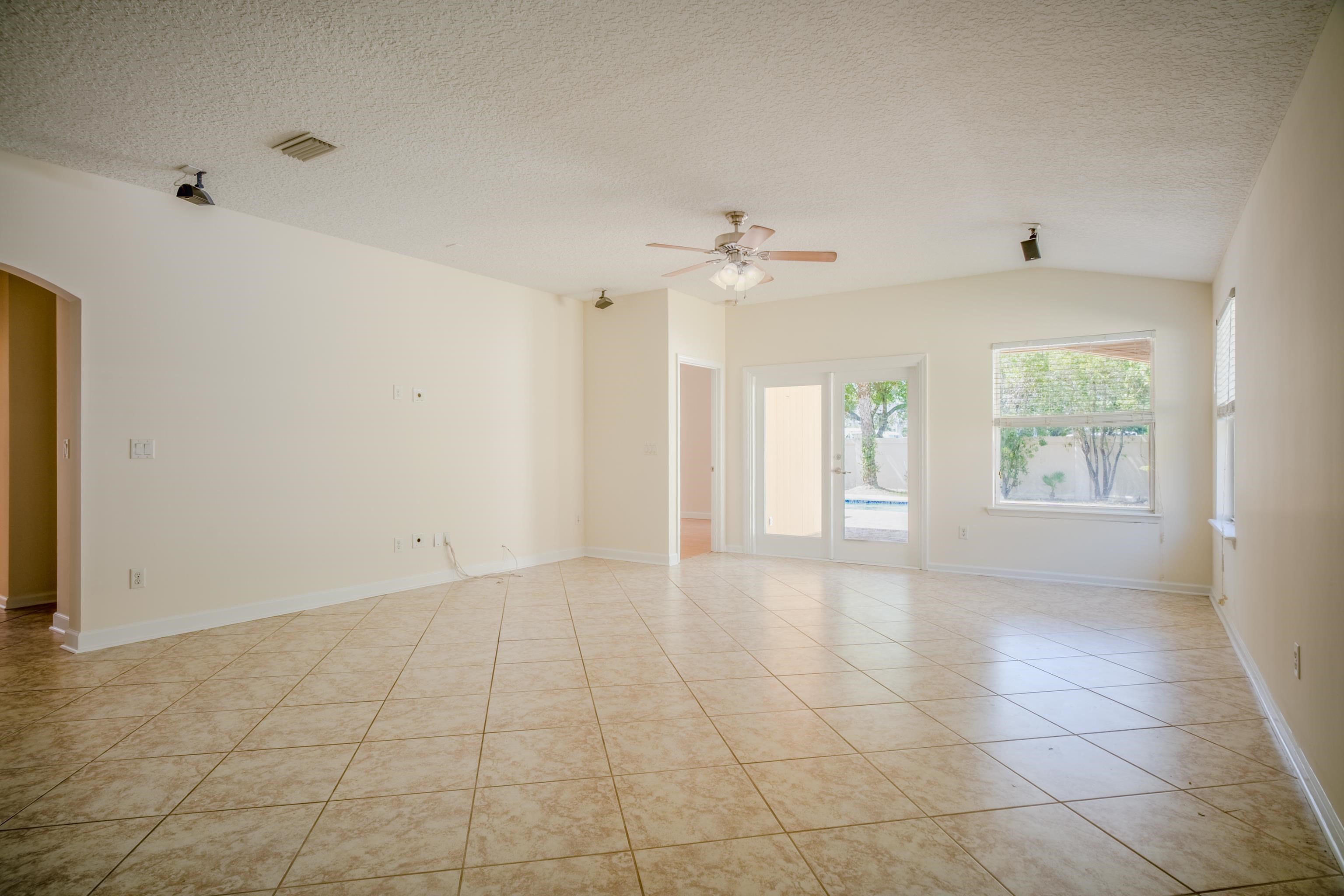 Image 10 of 36 For 132 Kings Trace Dr