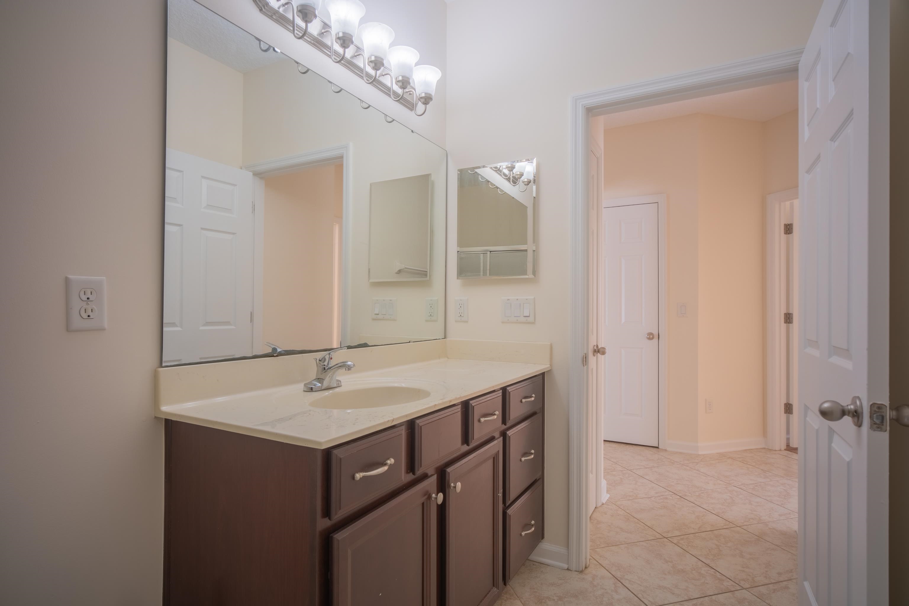 Image 15 of 36 For 132 Kings Trace Dr